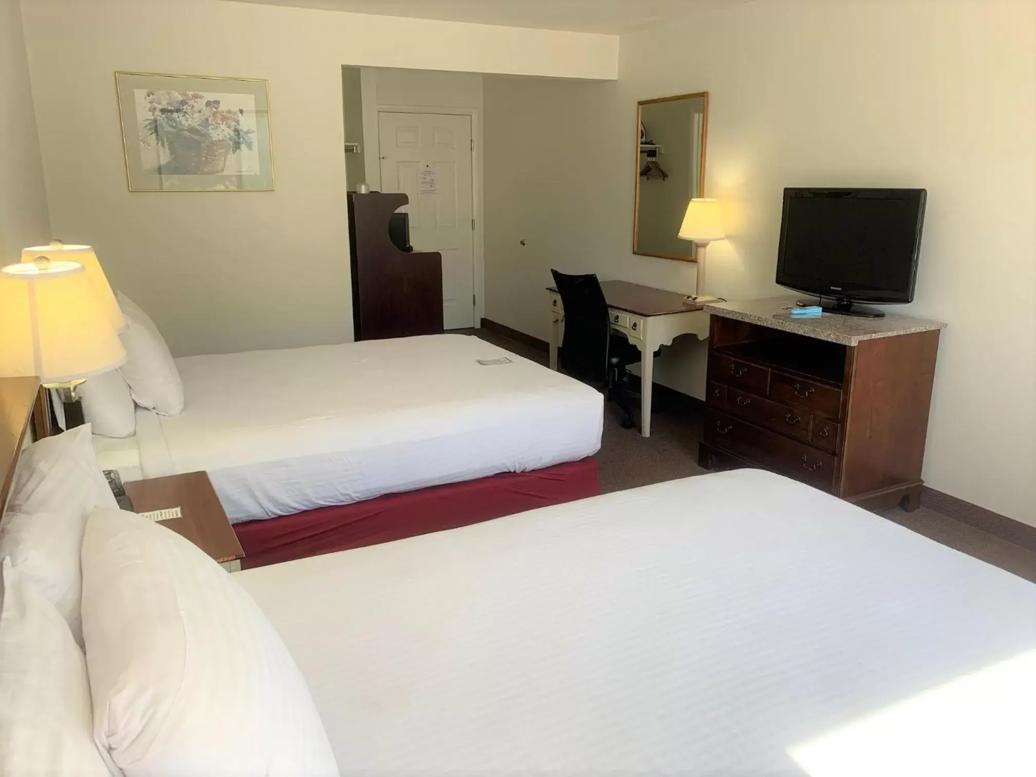 Photo of the whole room, Bed in Oquirrh Mountain Inn