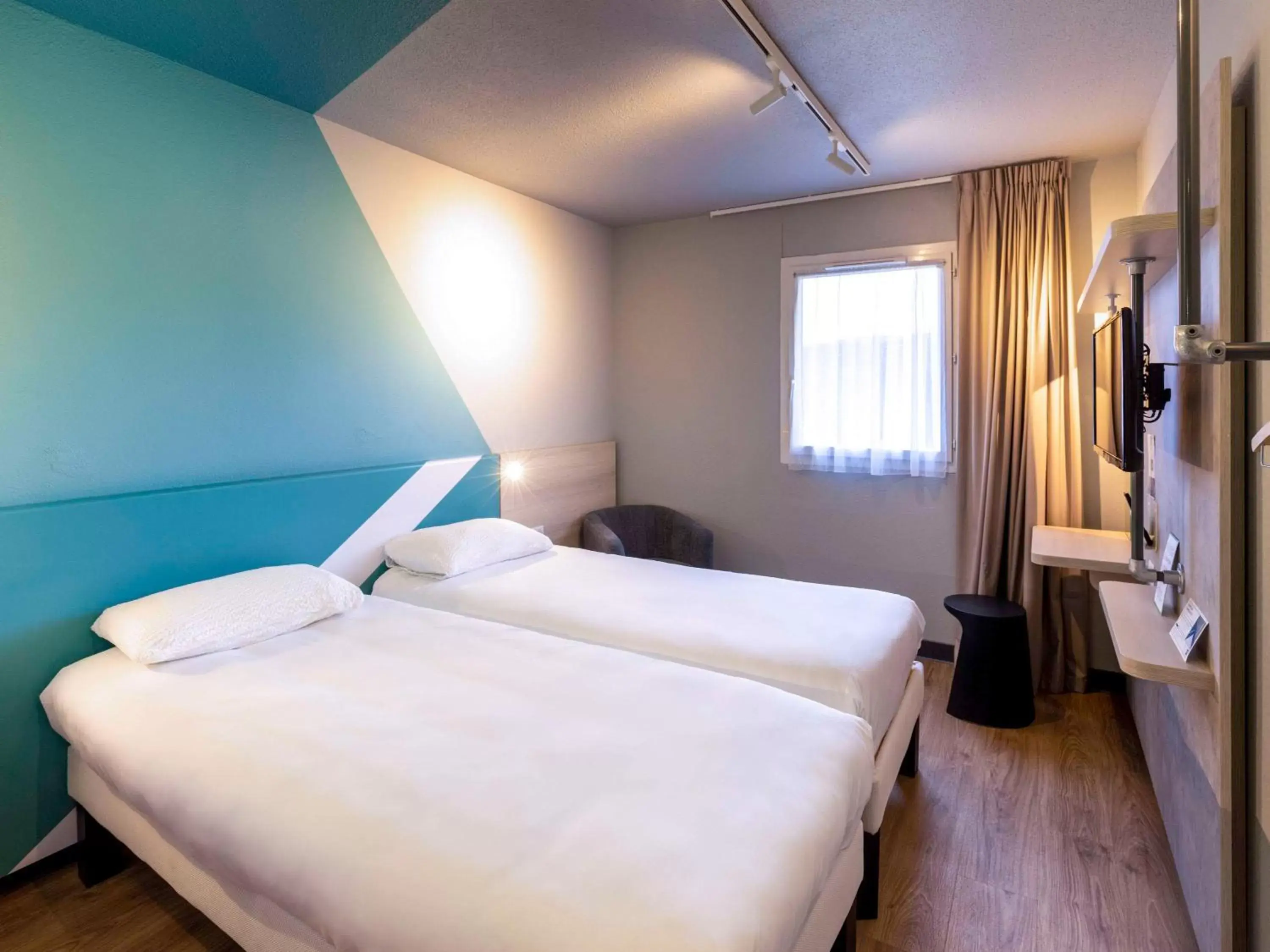 Bedroom, Bed in ibis Budget Millau Viaduc