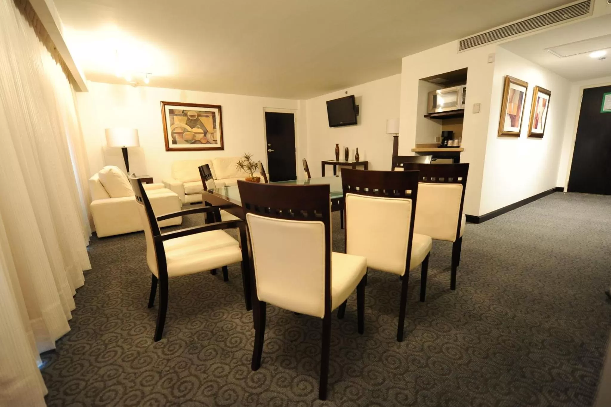 Photo of the whole room in Holiday Inn Monterrey Valle by IHG