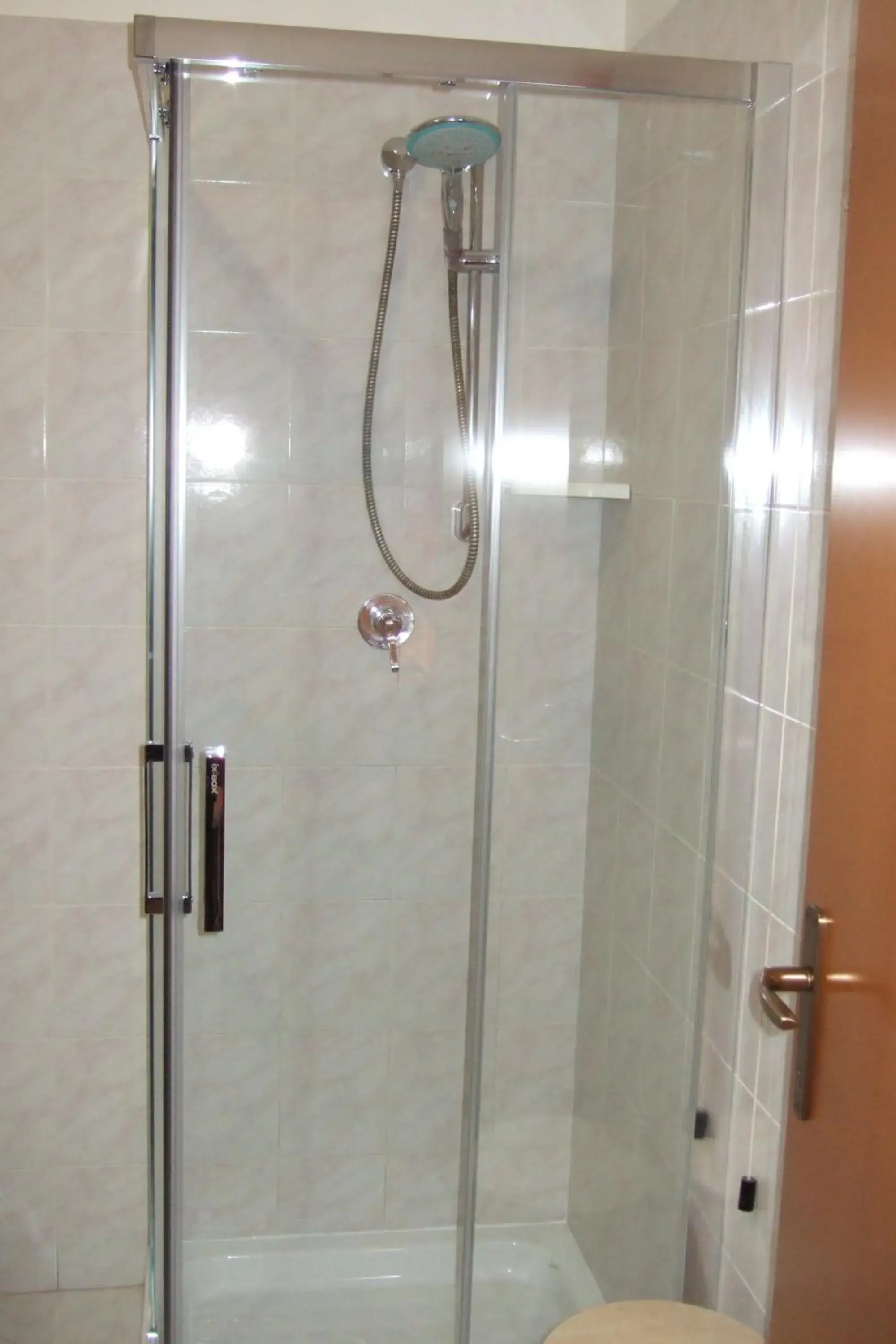 Shower, Bathroom in Hotel La Torre