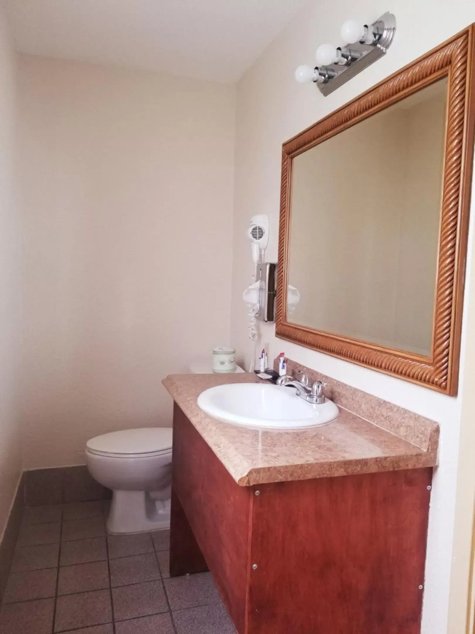 Bathroom in Americas Best Value Inn-Williams/Grand Canyon