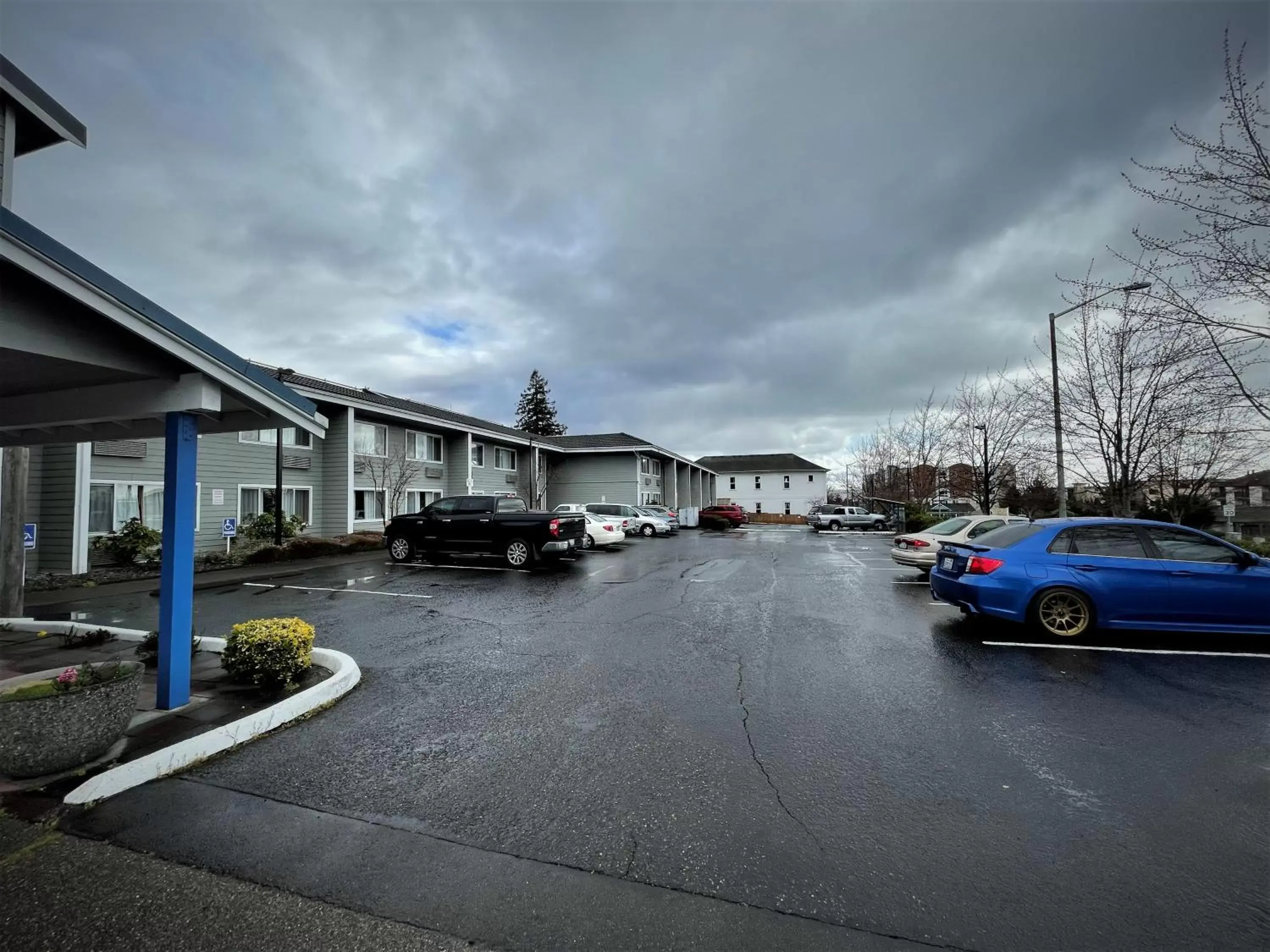 Property Building in Marina Inn Des Moines / SeaTac