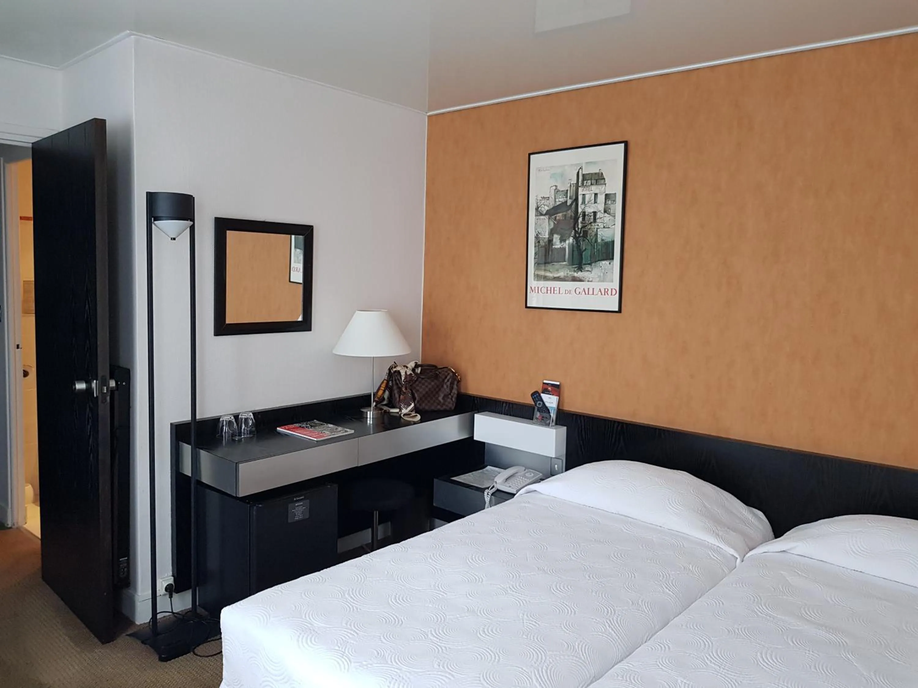 Photo of the whole room, Bed in HOTEL ALISON