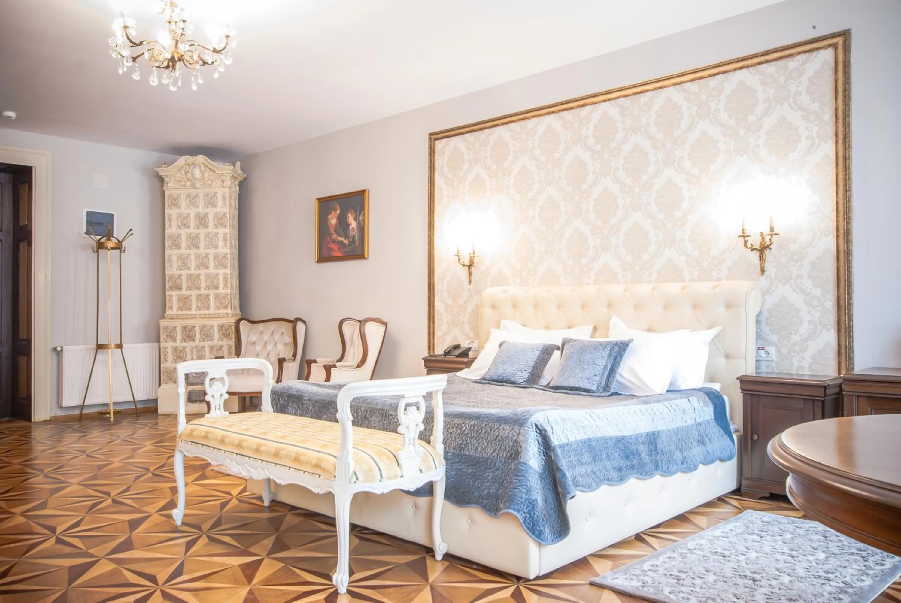 Photo of the whole room, Bed in Safrano Palace