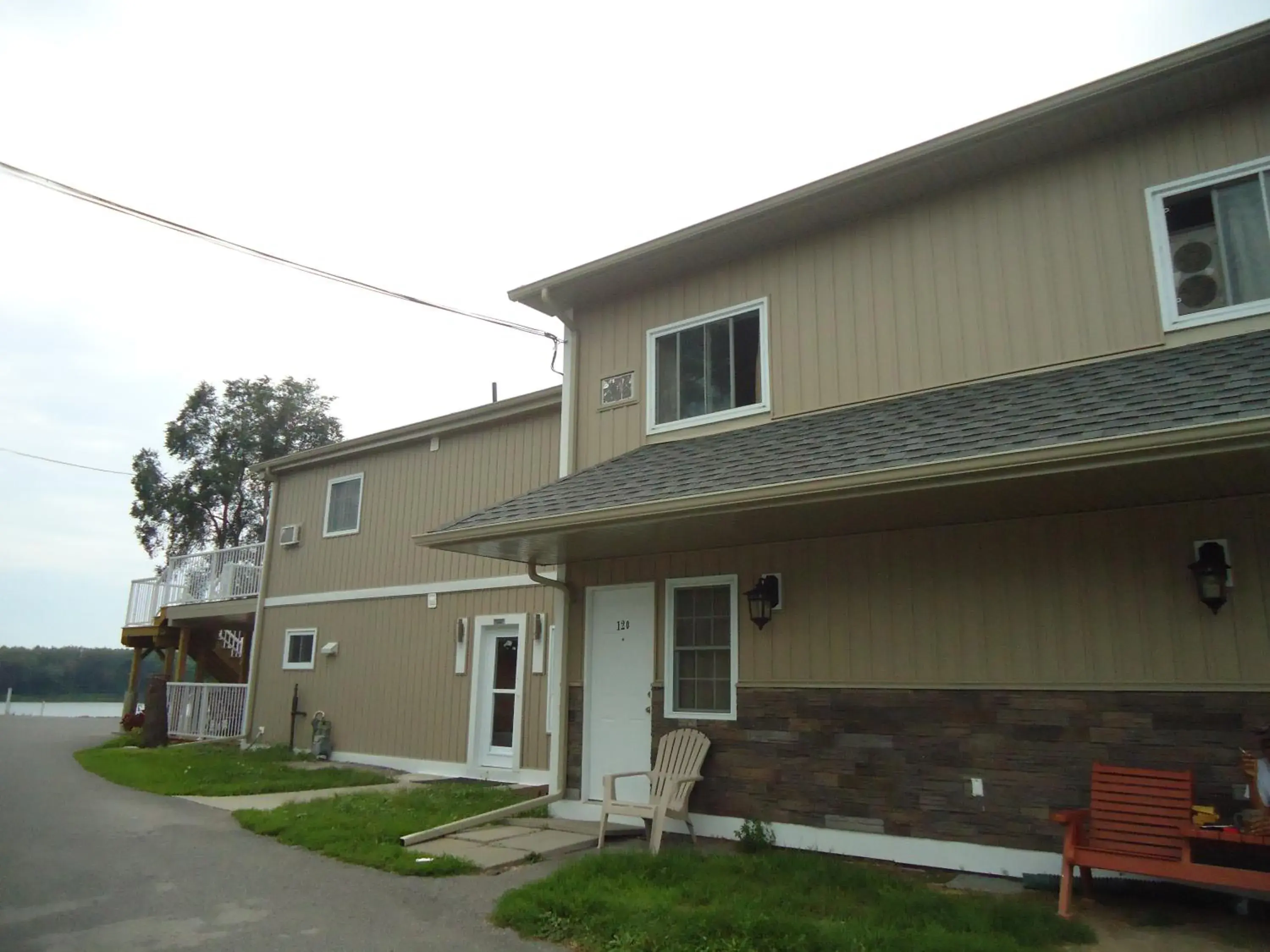 Facade/entrance, Property Building in Bayside Inn & Waterfront Suites