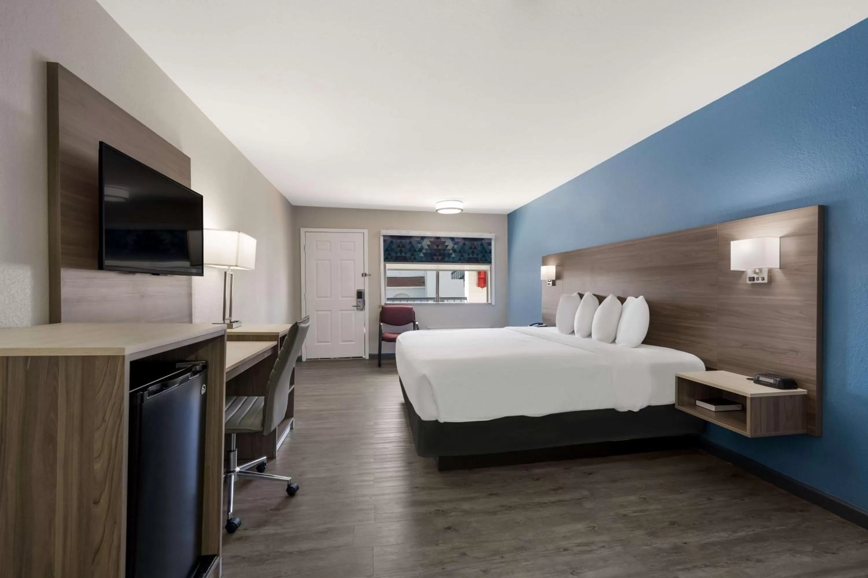 Bedroom, Bed in SureStay Hotel by Best Western Spring North Houston