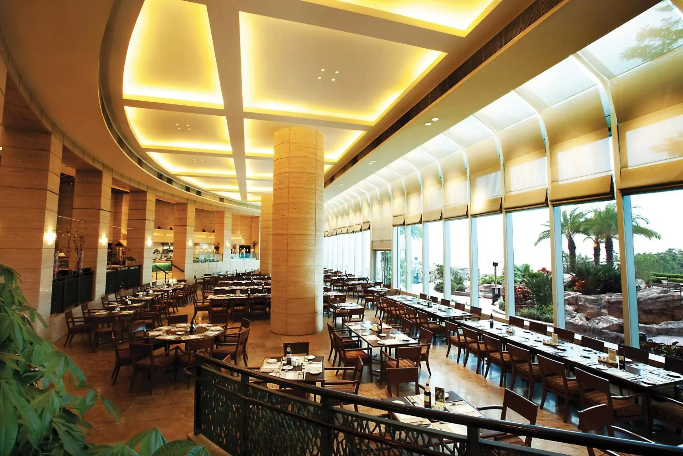 Restaurant/places to eat in Harbour Plaza Metropolis