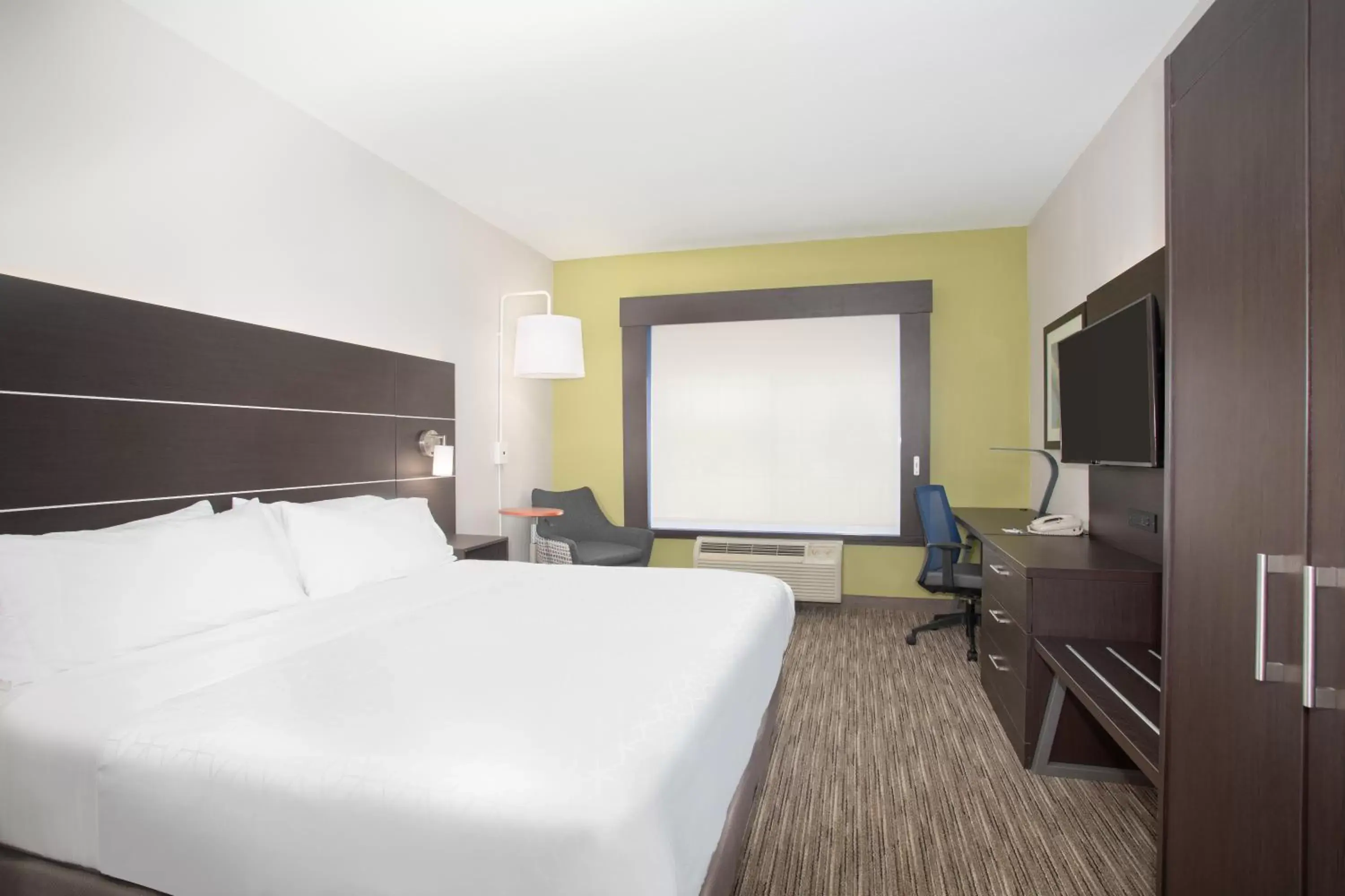 Bedroom, Bed in Holiday Inn Express Hotel & Suites Longmont, an IHG Hotel