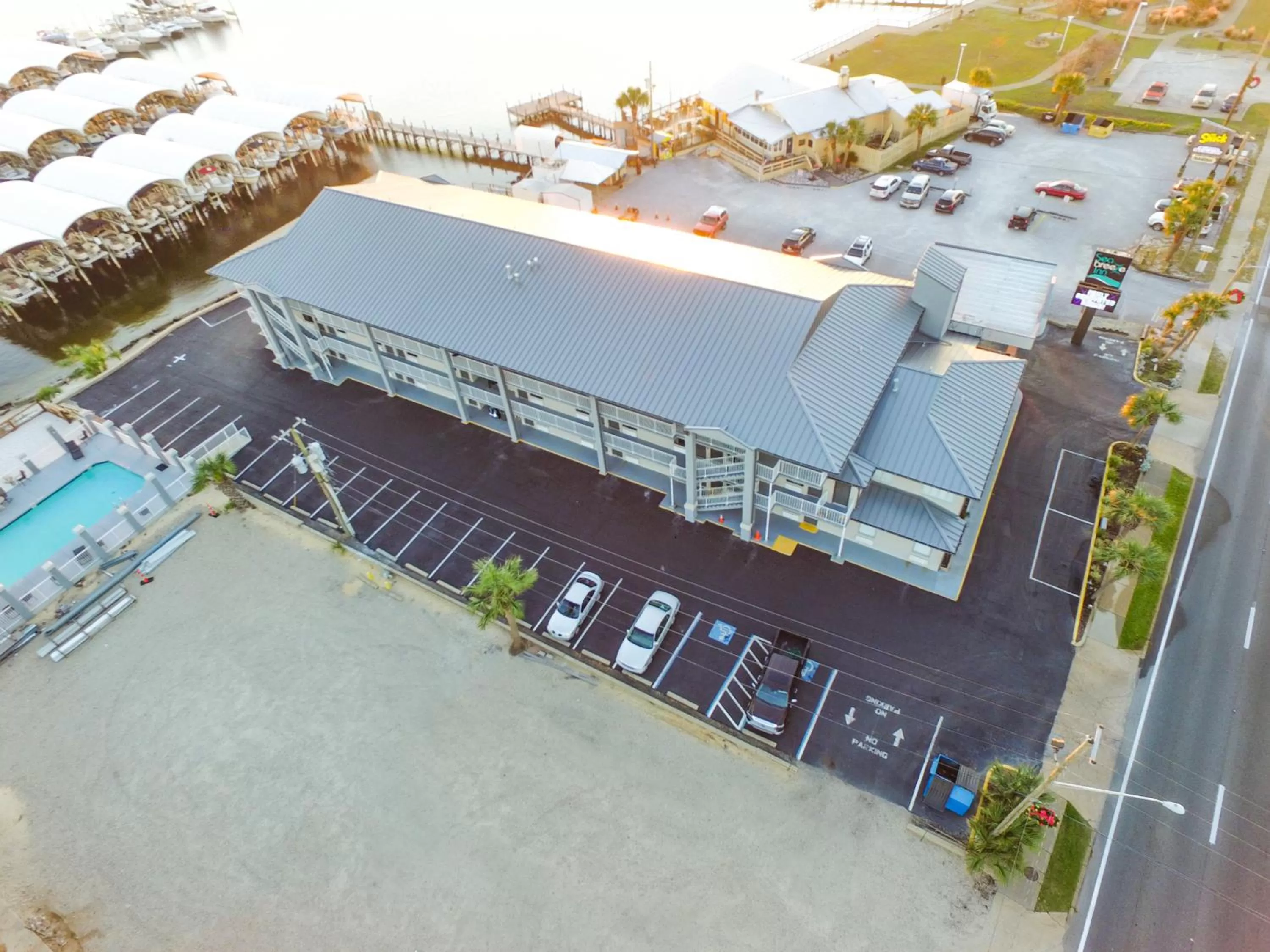 Property building in Seabreeze Inn - Fort Walton