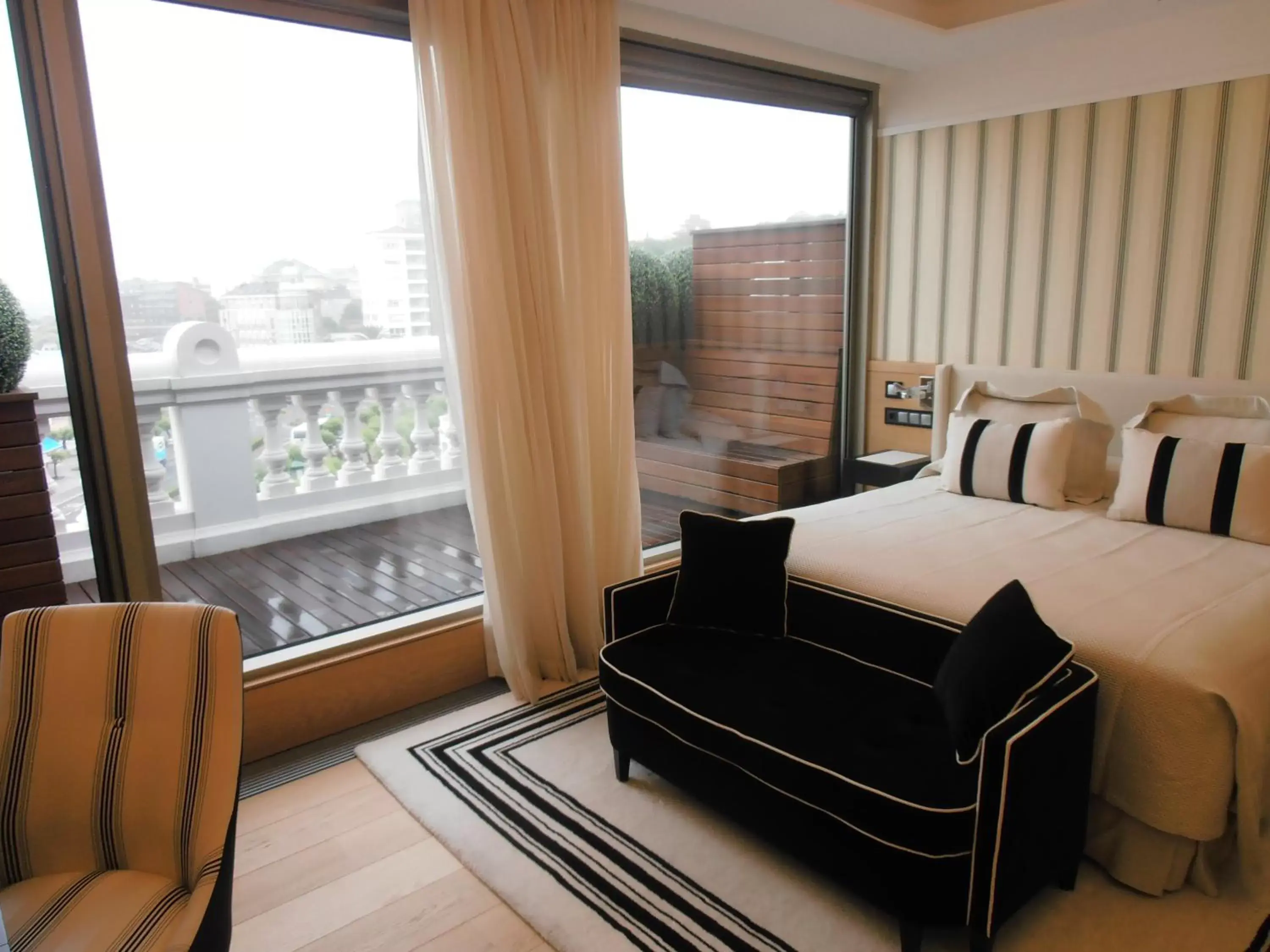 Bedroom, Seating Area in Gran Hotel Sardinero