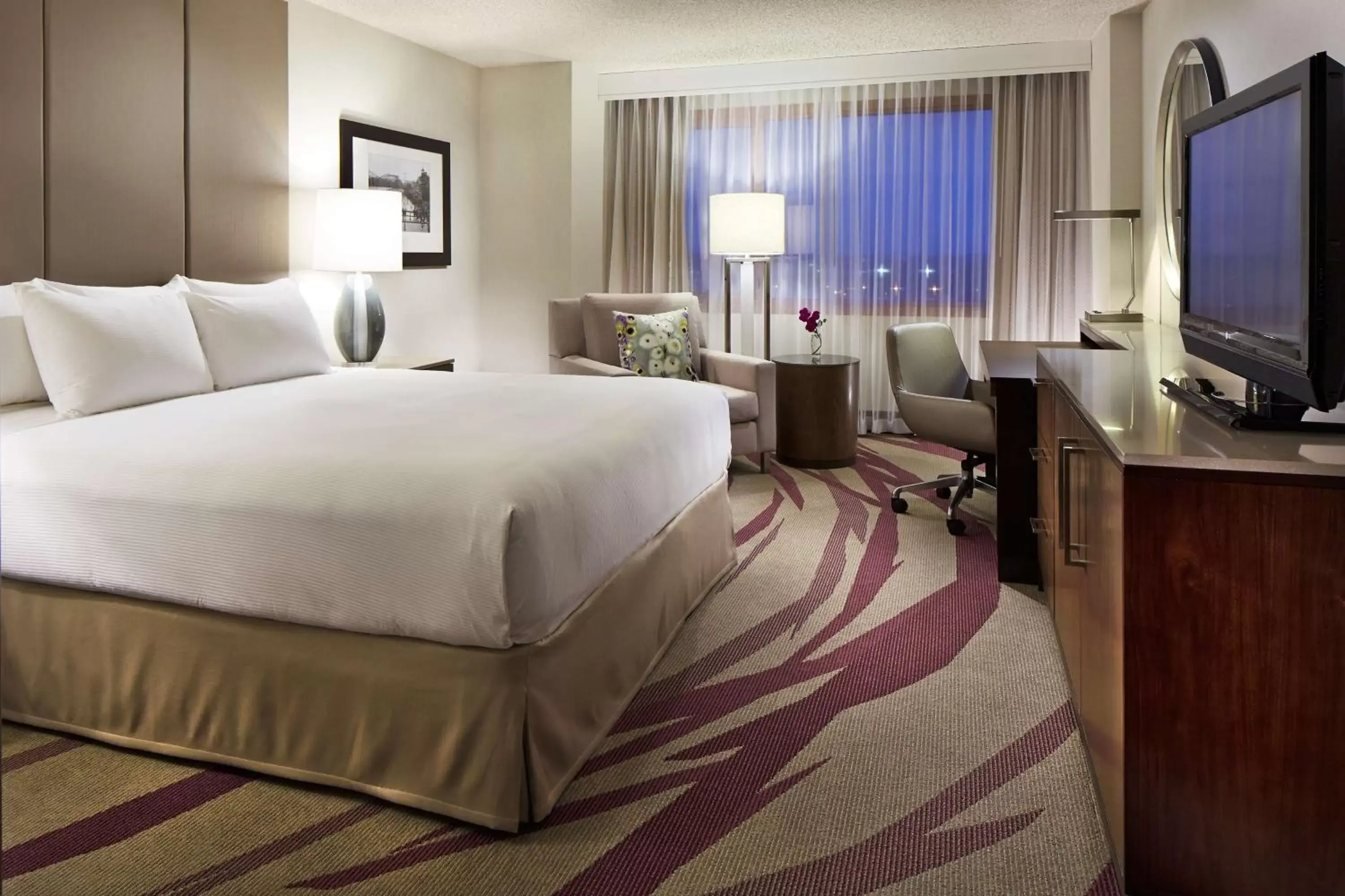 Bed in Hilton Long Beach Hotel