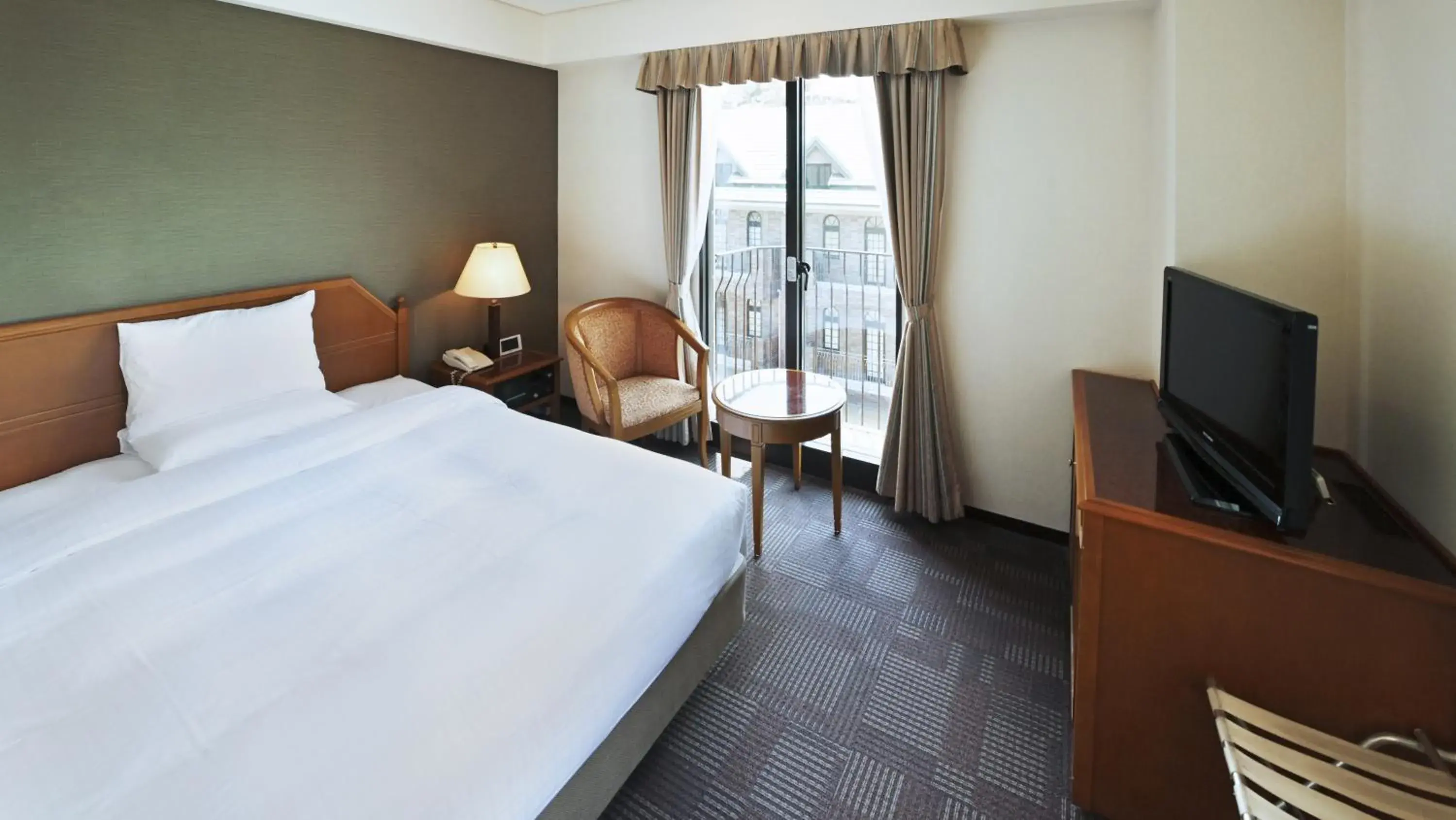 Standard Double Room - single occupancy in ANA Crowne Plaza Hotel Nagasaki Gloverhill by IHG Standard Double Room - single occupancy in ANA Crowne Plaza Hotel Nagasaki Gloverhill by IHG