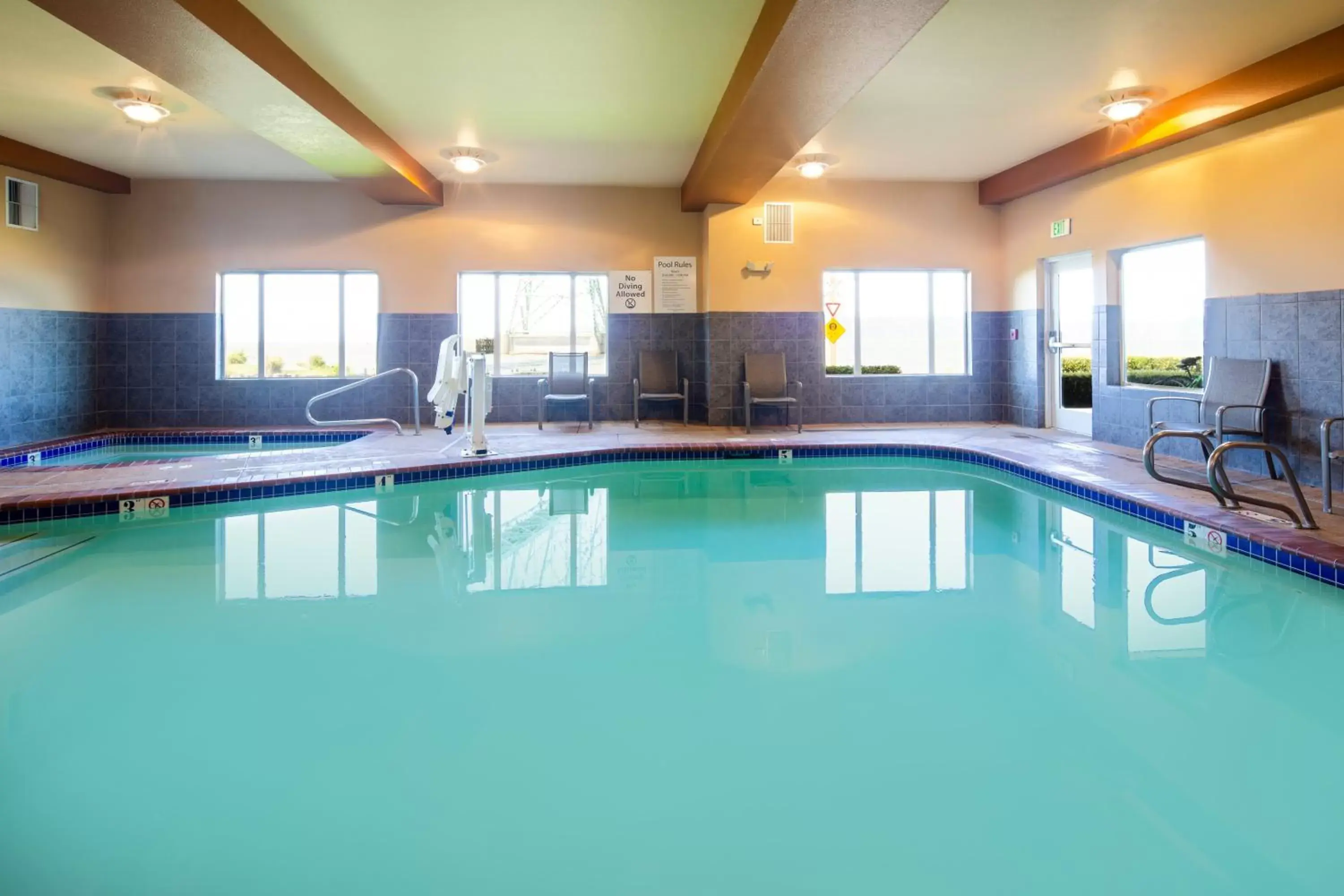 Swimming Pool in Holiday Inn Express Hotel & Suites Astoria, an IHG Hotel