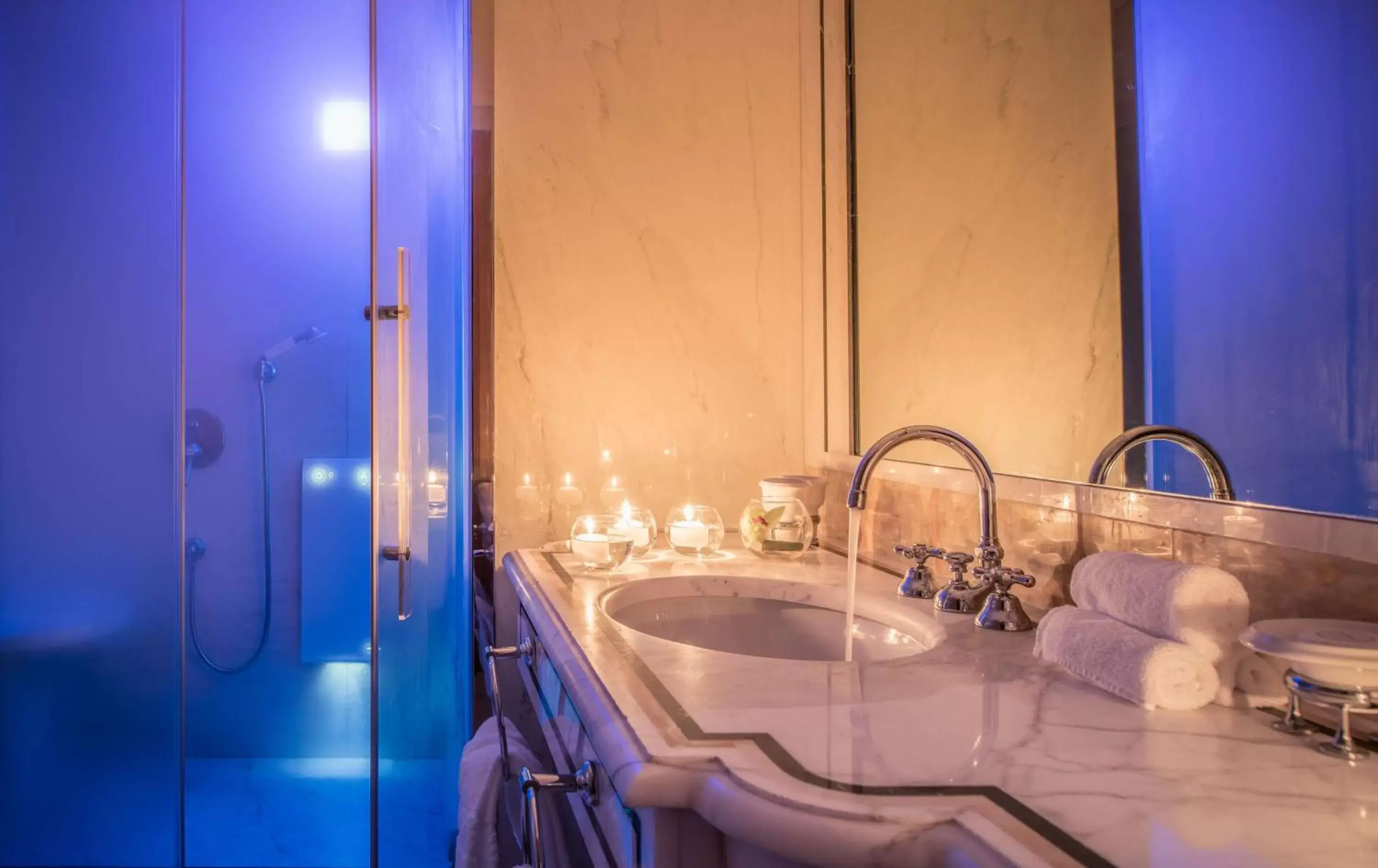Bathroom in Rome Cavalieri, A Waldorf Astoria Hotel