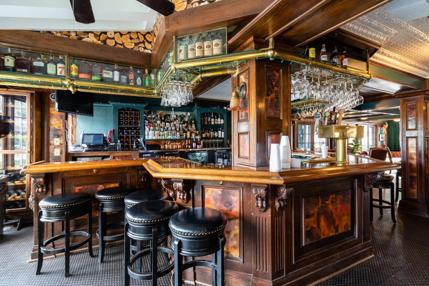 Saddleback Inn at Lake Arrowhead