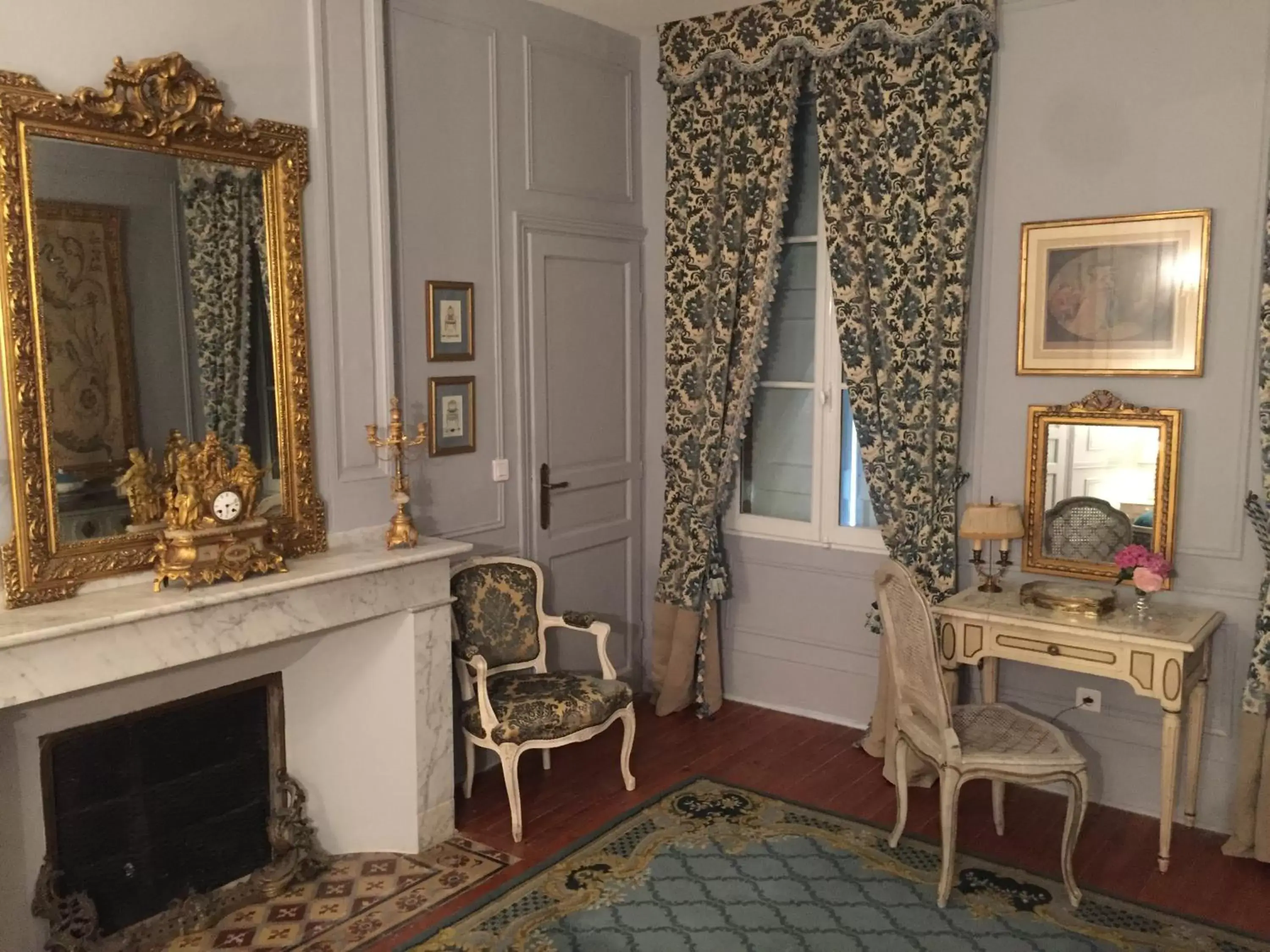 Seating Area in Château Ratou