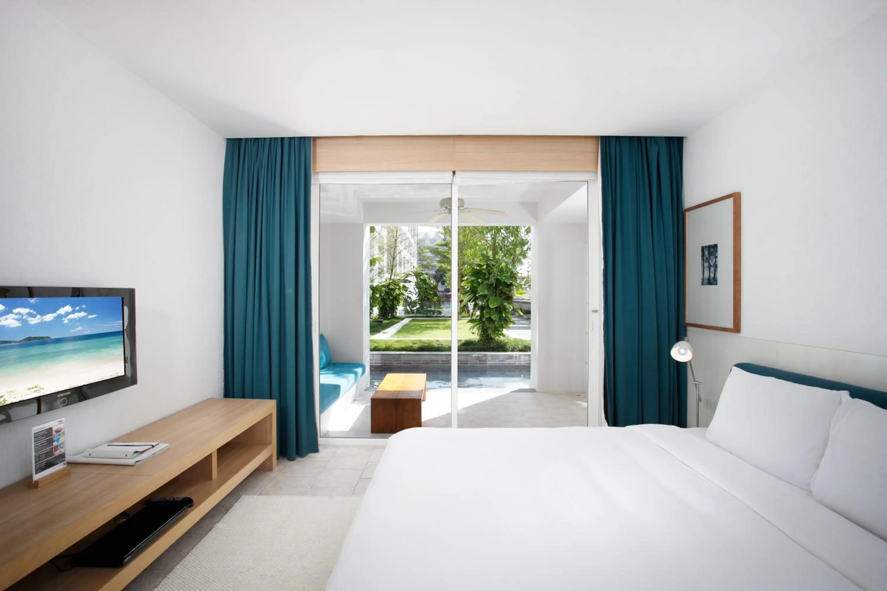 Photo of the whole room, Bed in Nap Patong