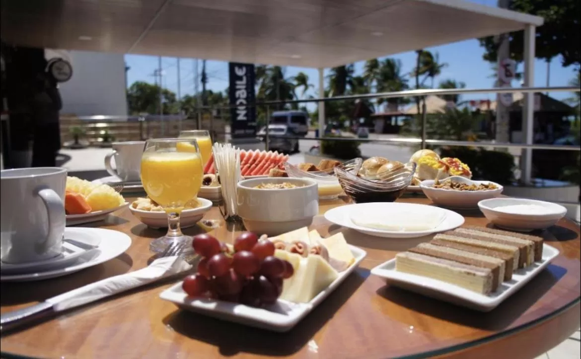Restaurant/places to eat in Flat beira mar Tambaú