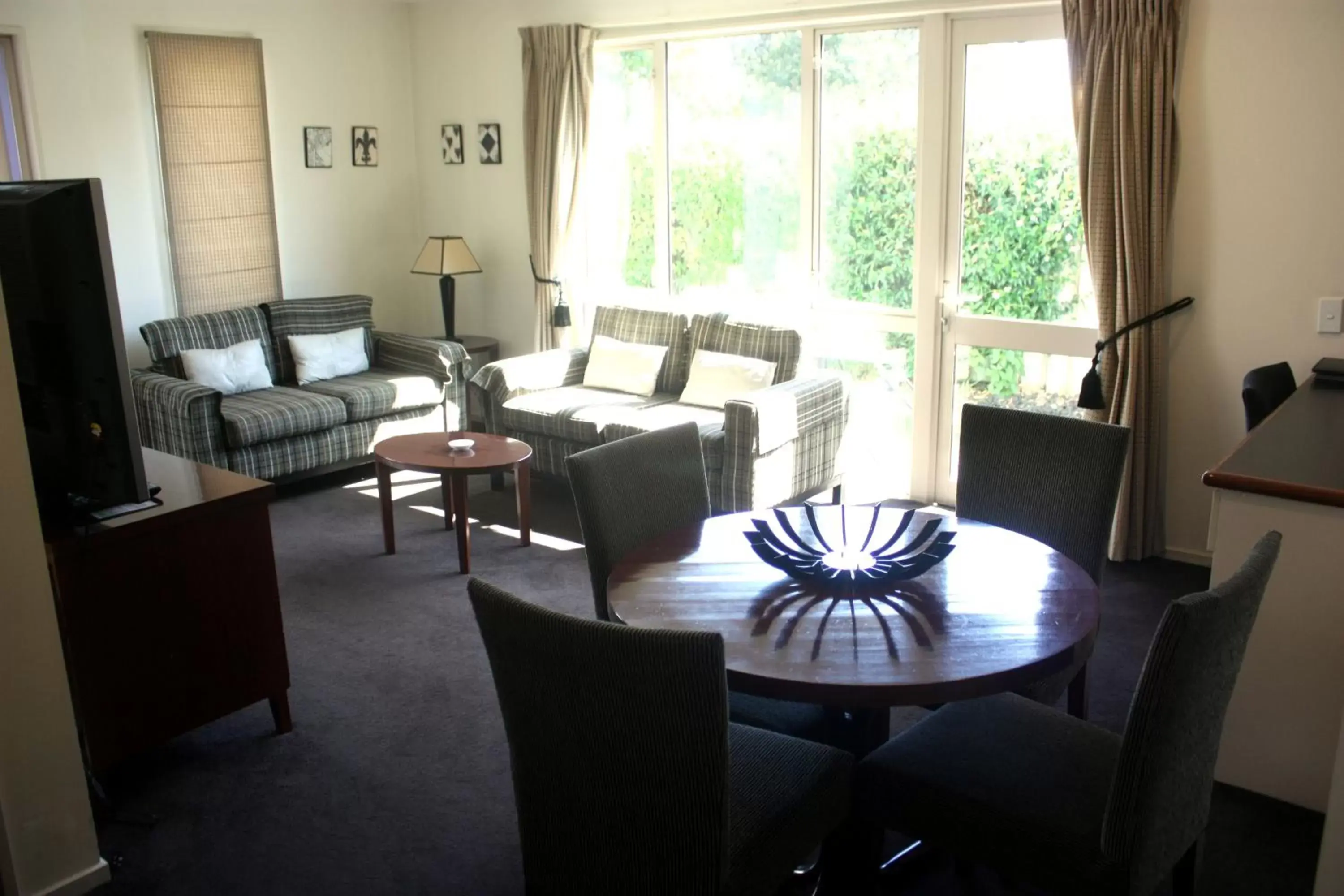 Living room, Seating Area in Cedar Grove Motor Lodge