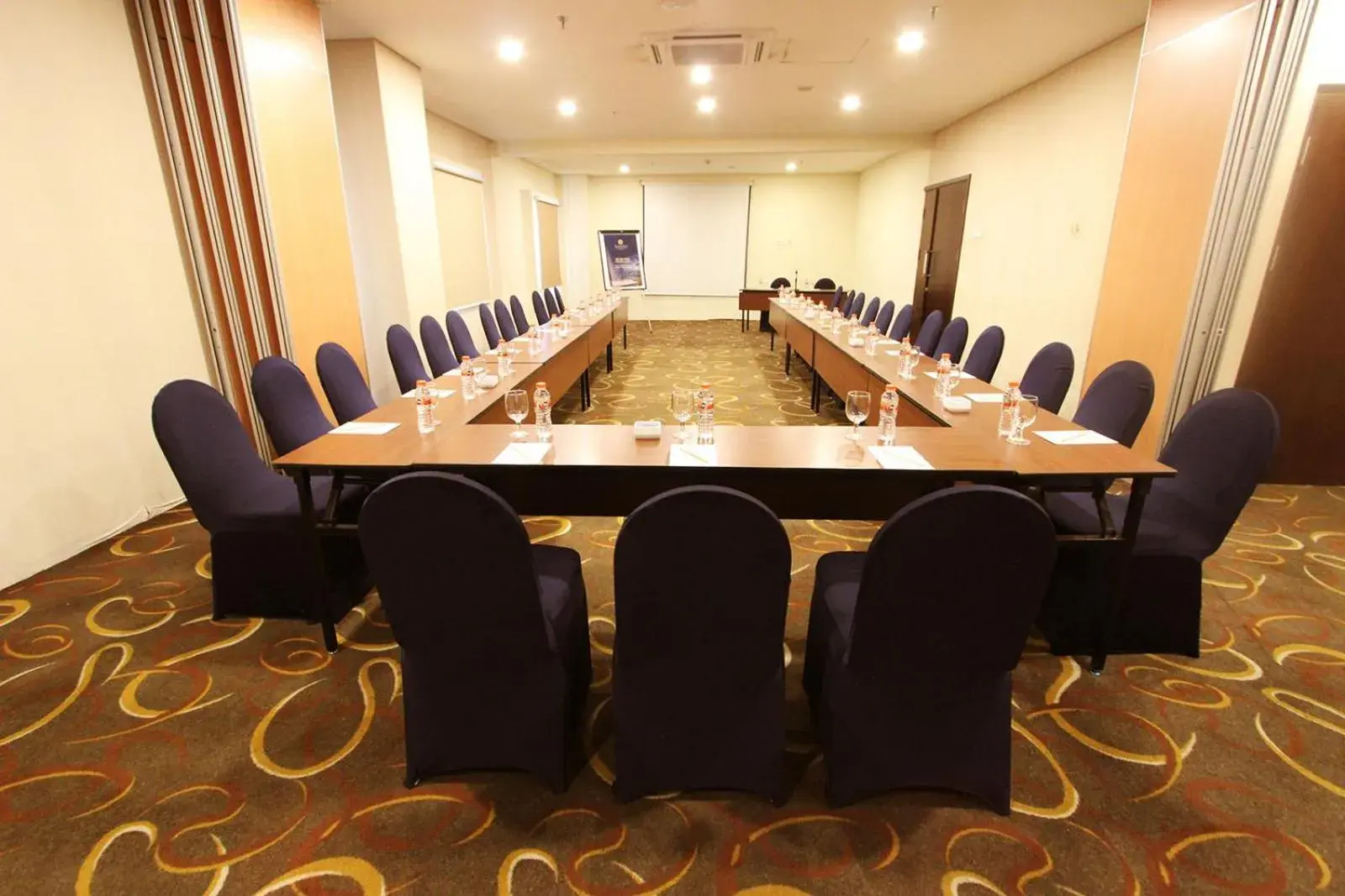Meeting/conference room in Namira Syariah Hotel Surabaya