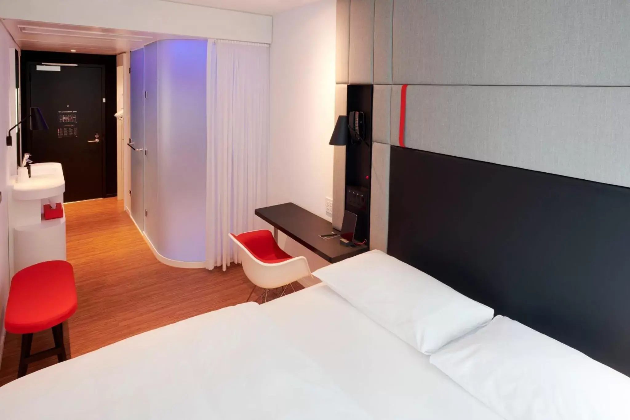 Photo of the whole room, Bed in citizenM Chicago Downtown Photo of the whole room, Bed in citizenM Chicago Downtown