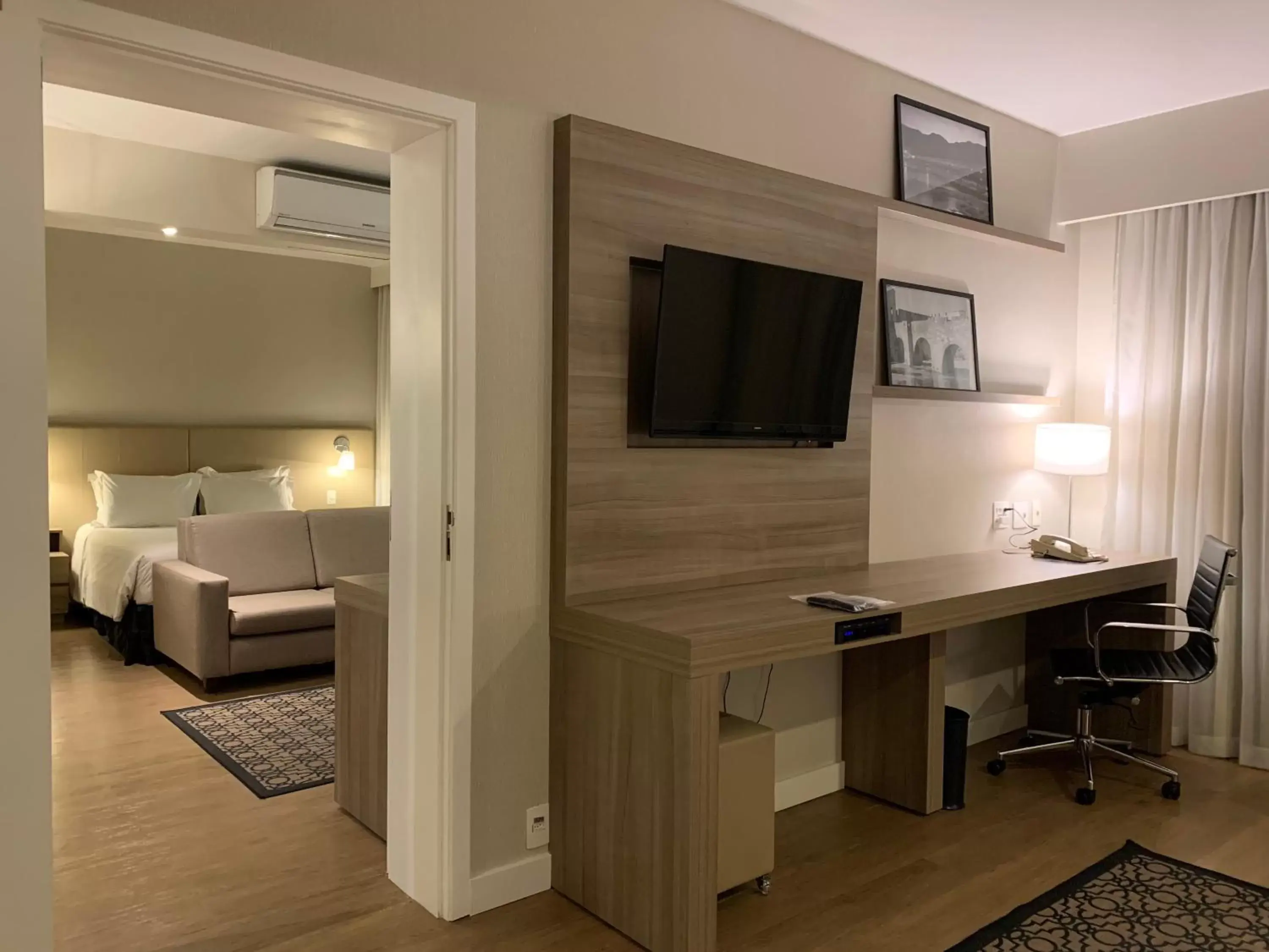 Photo of the whole room, TV/Entertainment Center in Staybridge Suites São Paulo, an IHG Hotel