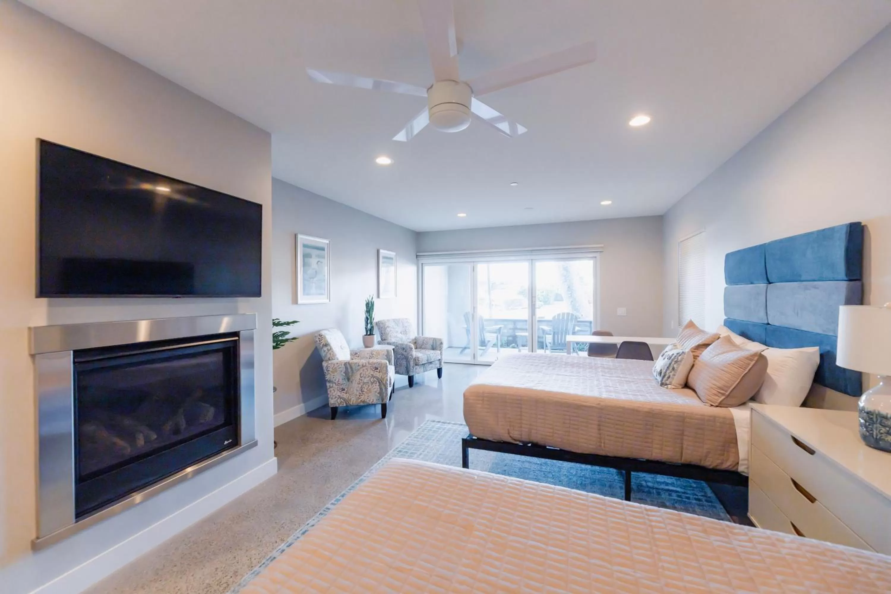 TV/Entertainment Center in Baywood Inn Bed & Breakfast