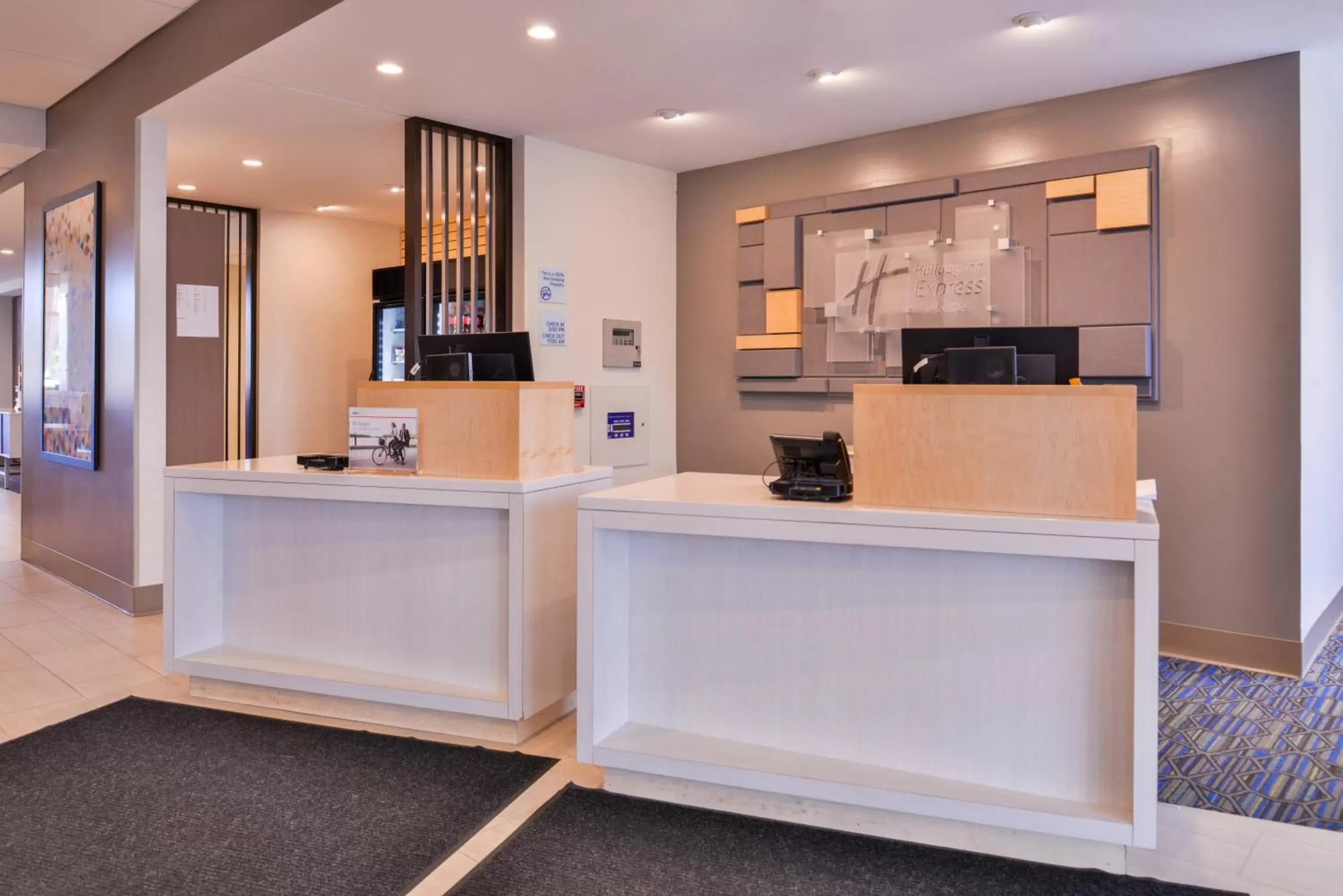 Property building, Lobby/Reception in Holiday Inn Express & Suites - Mall of America - MSP Airport, an IHG Hotel
