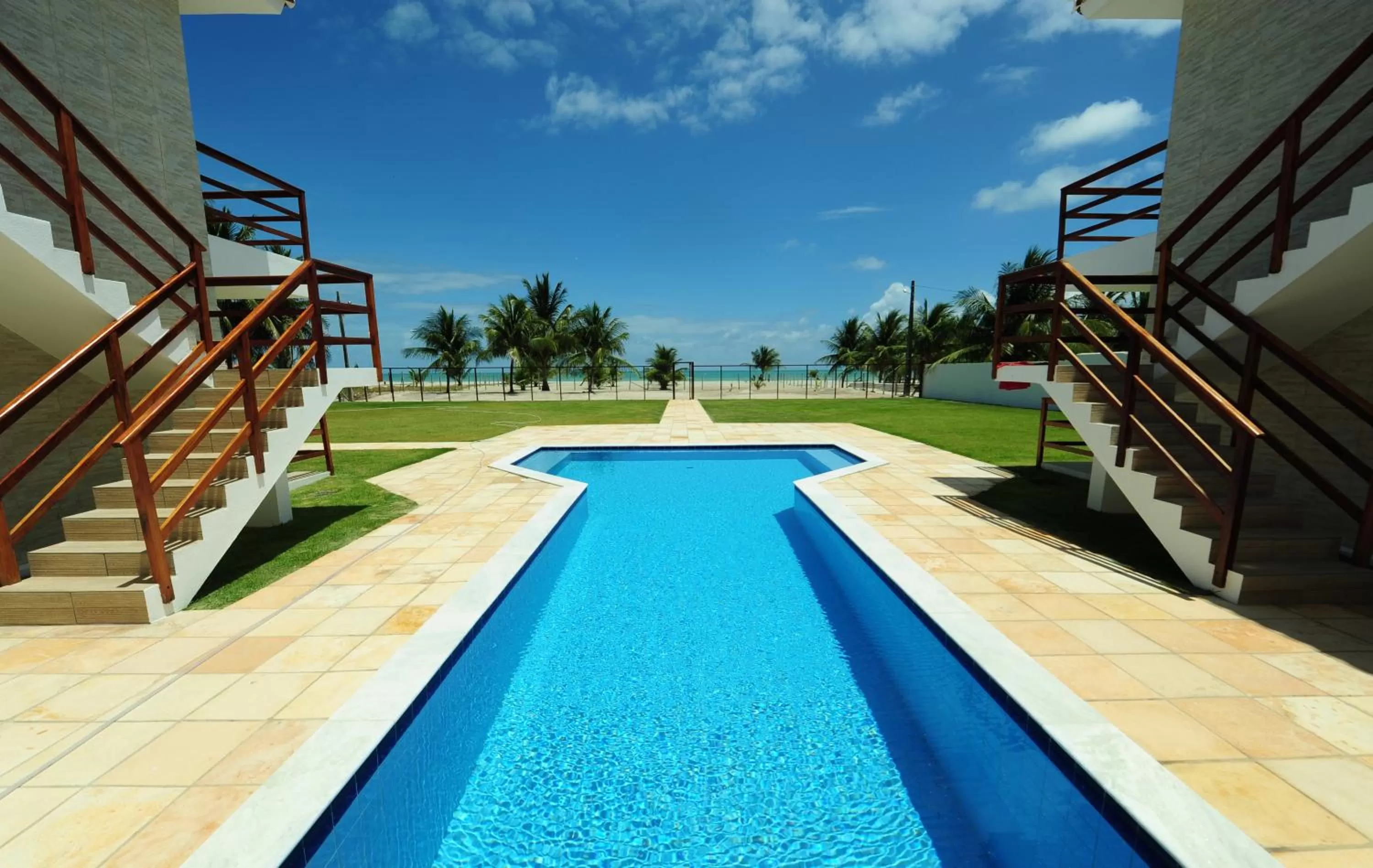 Swimming pool in Manga Verde Beach Residence