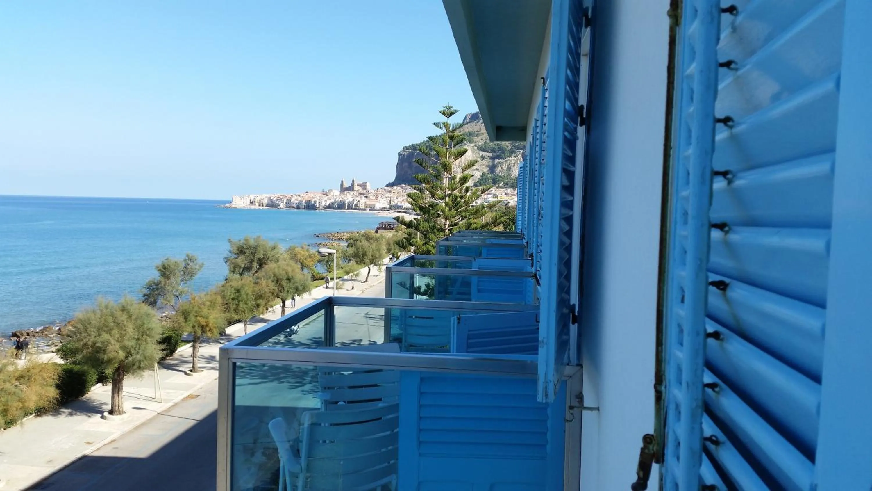 Room with Balcony and Sea View in Hotel Tourist