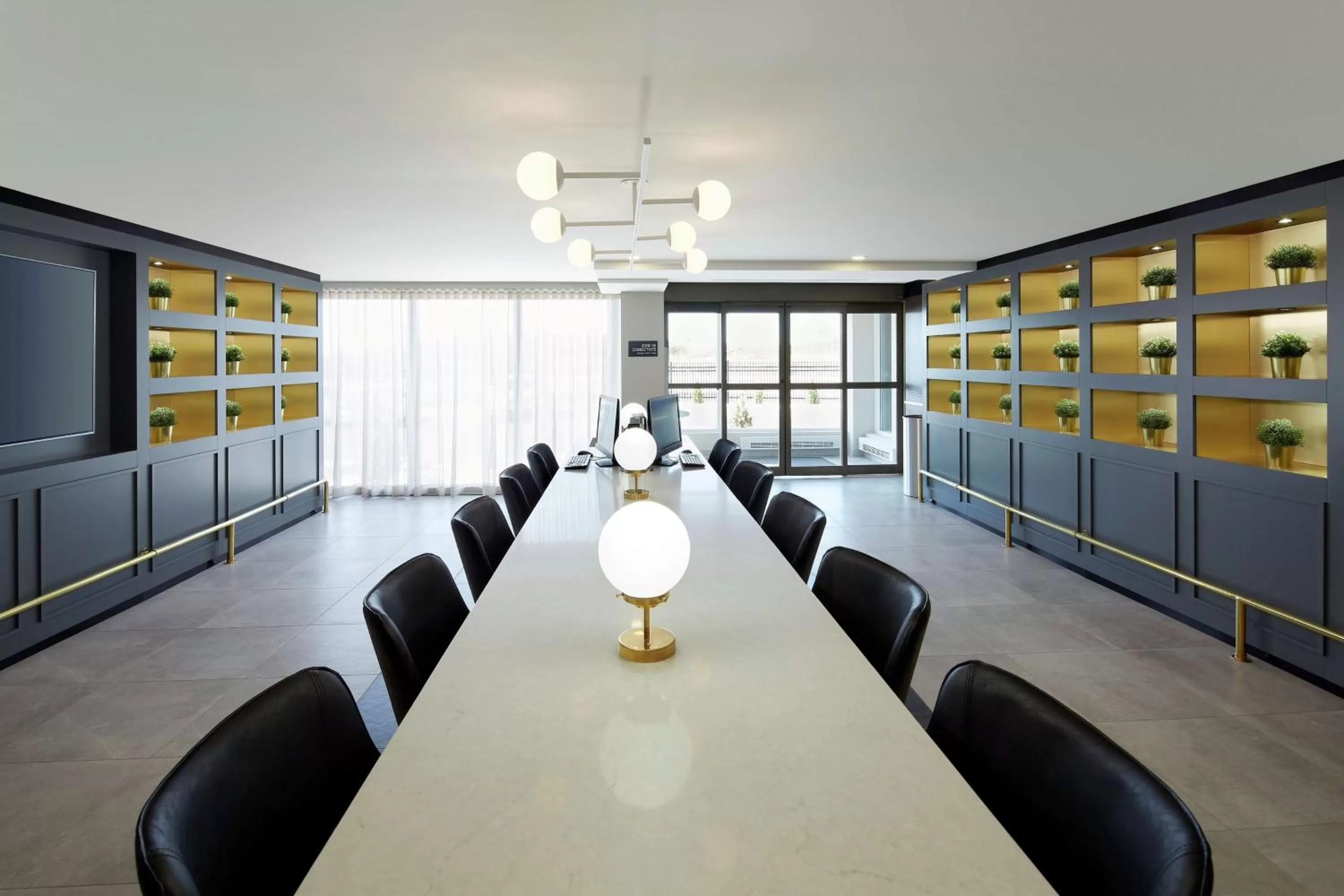 Business facilities in Doubletree By Hilton Montreal Airport