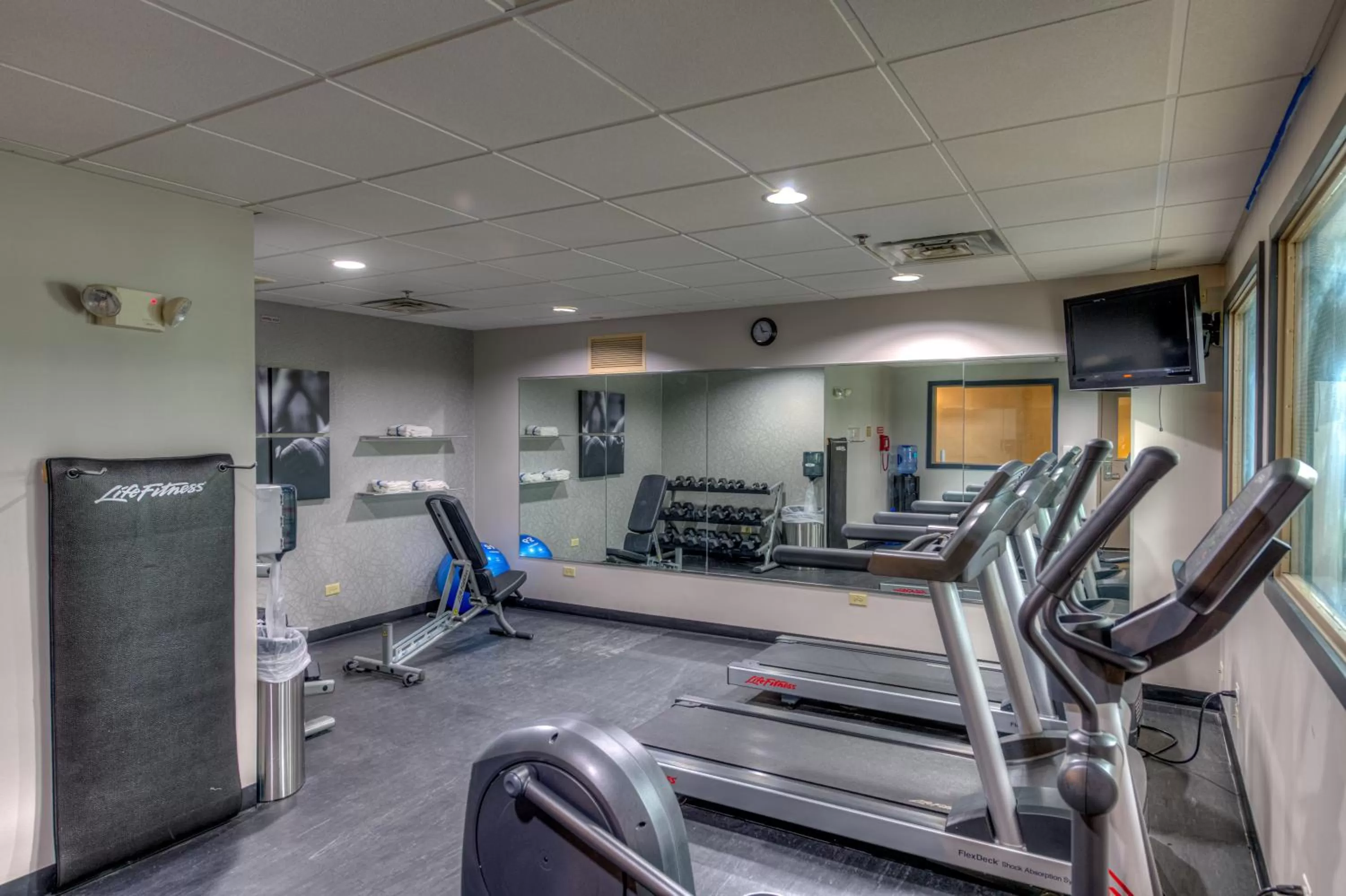 Fitness centre/facilities in Country Inn & Suites by Radisson, Crystal Lake, IL