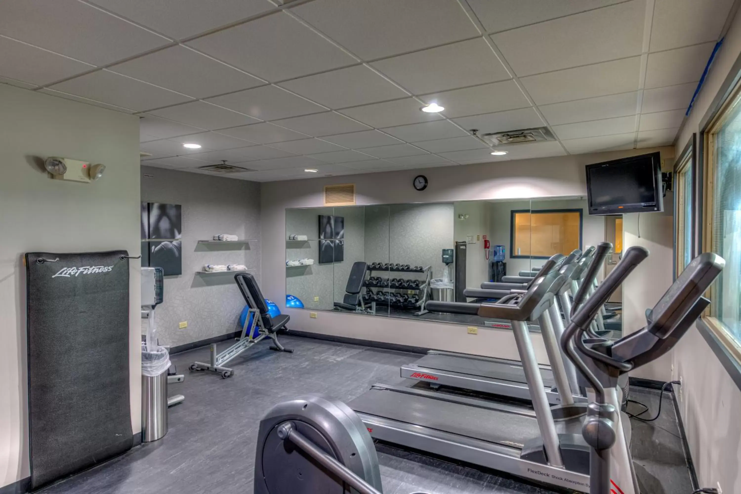 Fitness centre/facilities, Fitness Center/Facilities in Country Inn & Suites by Radisson, Crystal Lake, IL