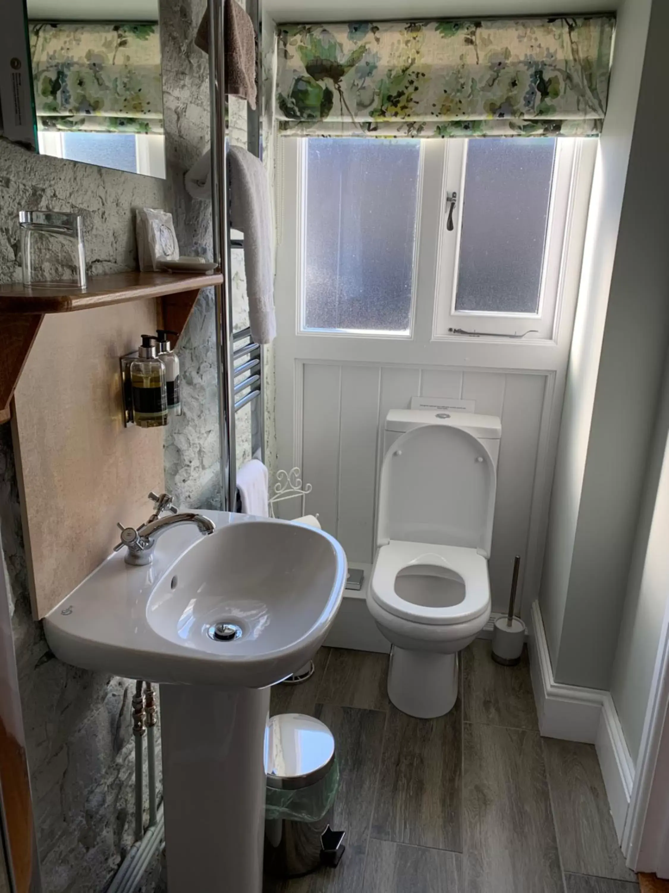 Bathroom in Pontyclerc Farm House Bed and Breakfast