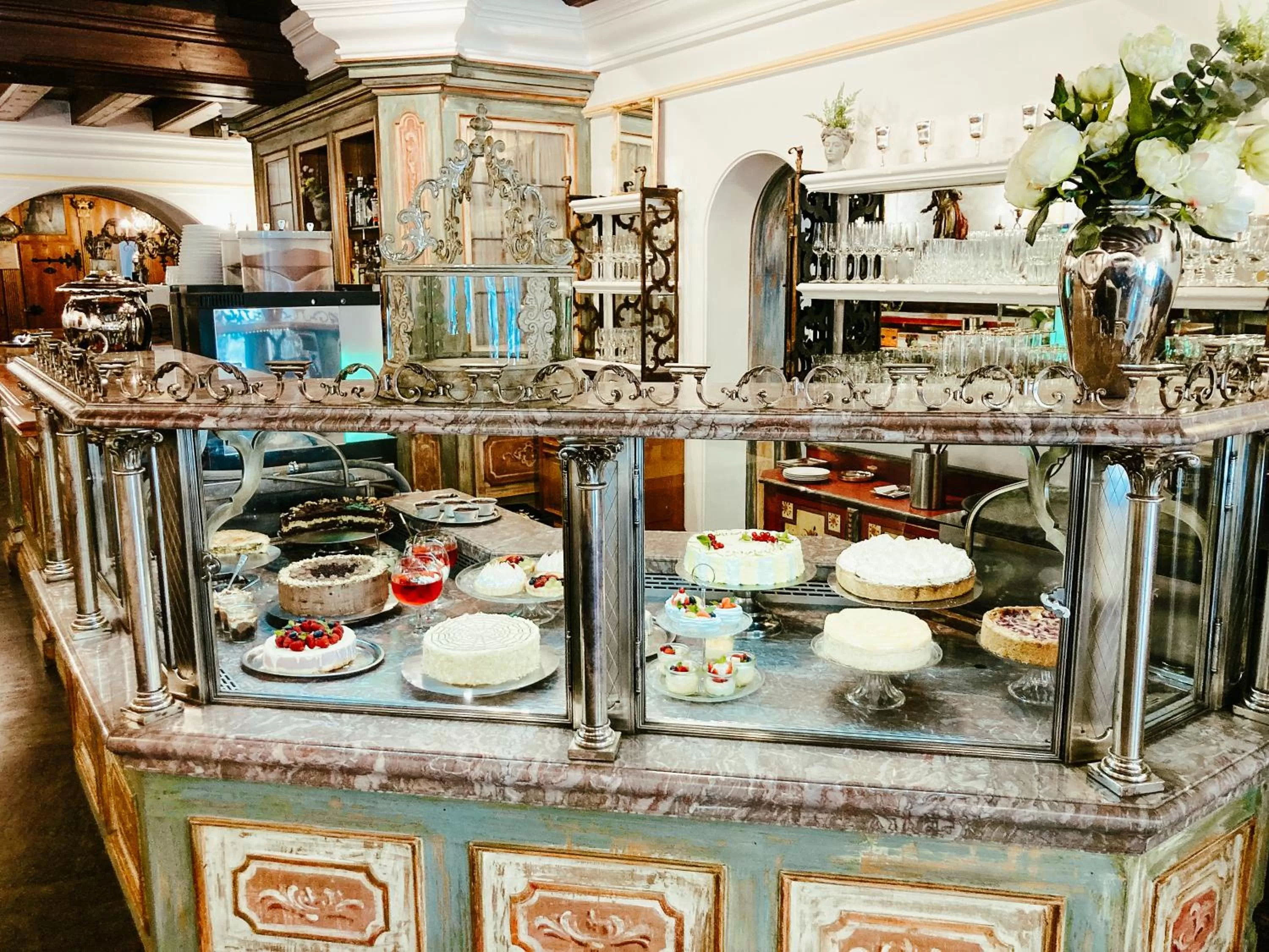 Restaurant/places to eat in Atlas Grand Hotel