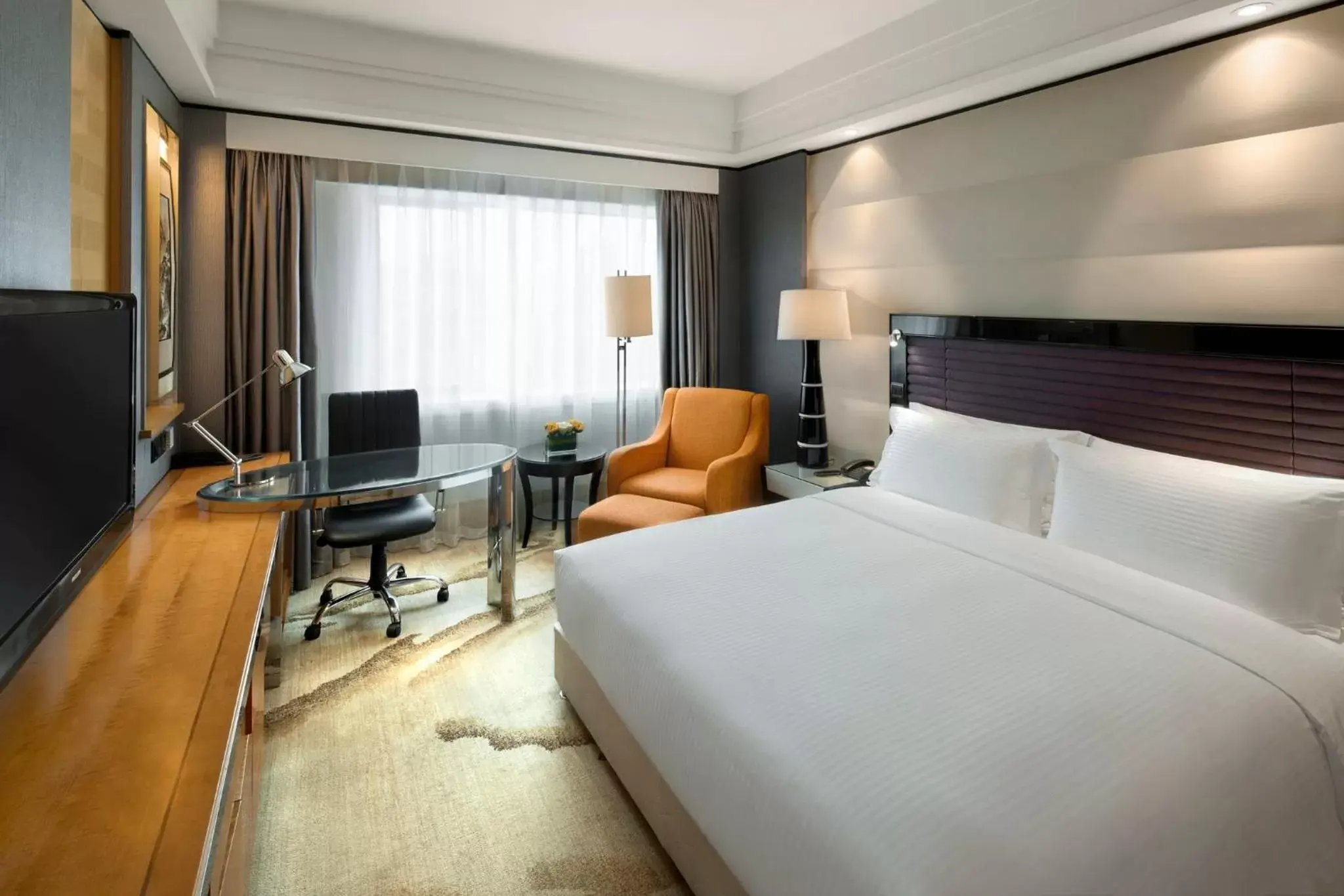 Photo of the whole room, Bed in Crowne Plaza Chengdu City Center, an IHG Hotel