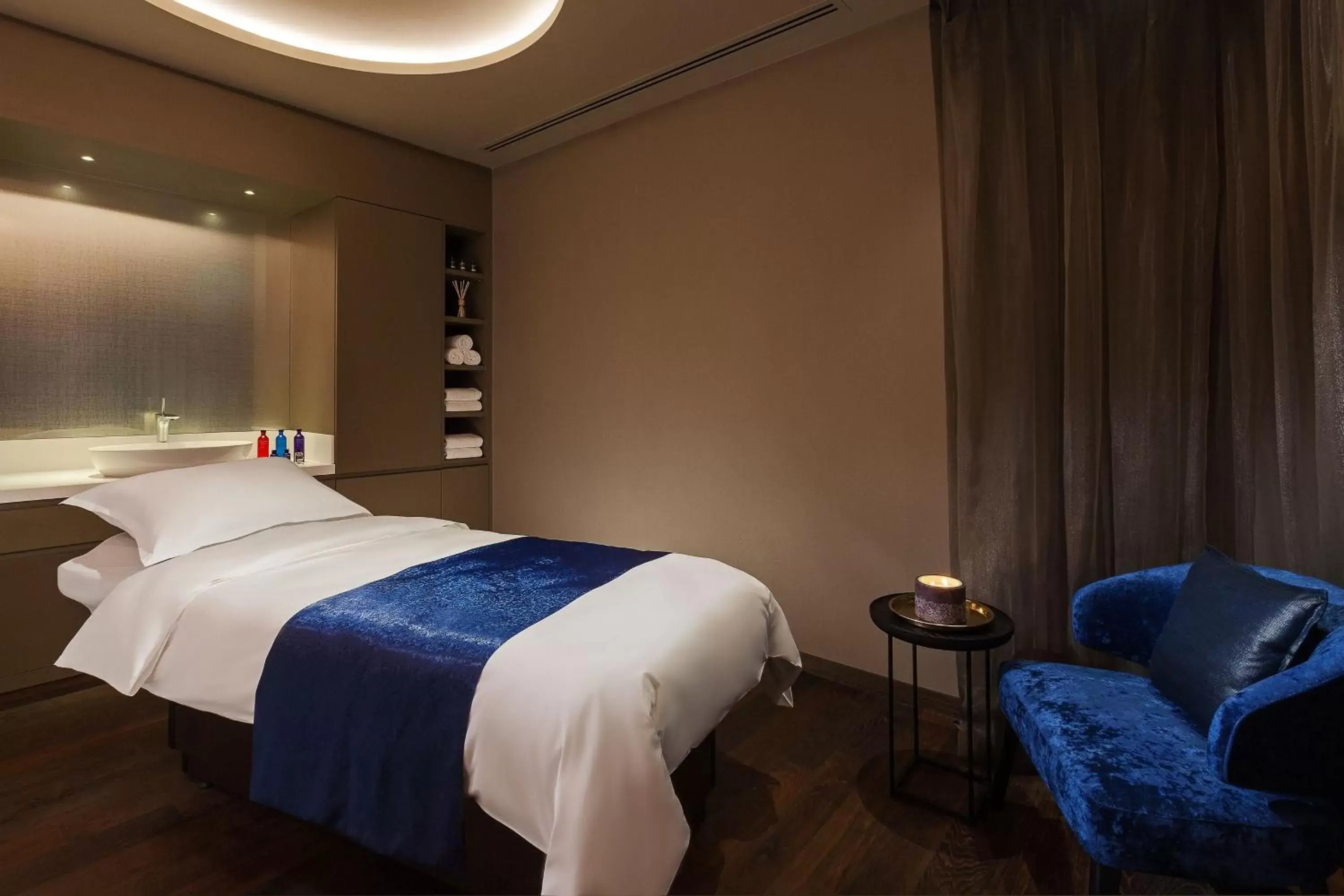 Spa and wellness centre/facilities, Bed in Sheraton Grand Tbilisi Metechi Palace