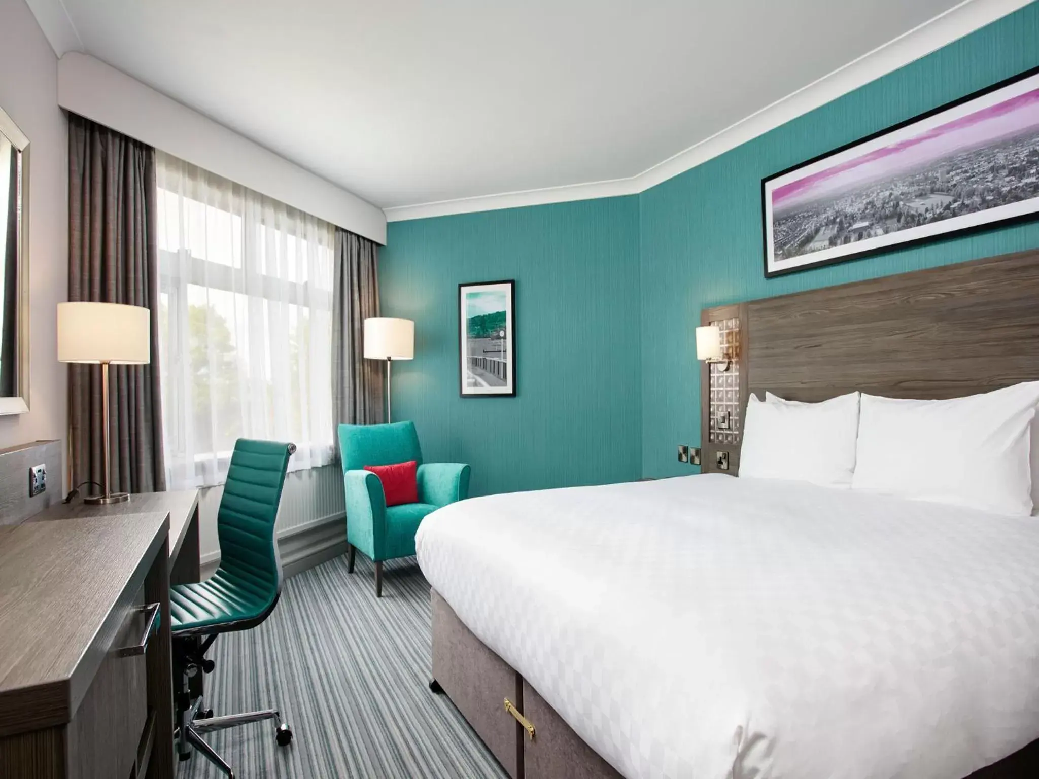 Bedroom, Bed in Leonardo Hotel Cheltenham - Formerly Jurys Inn