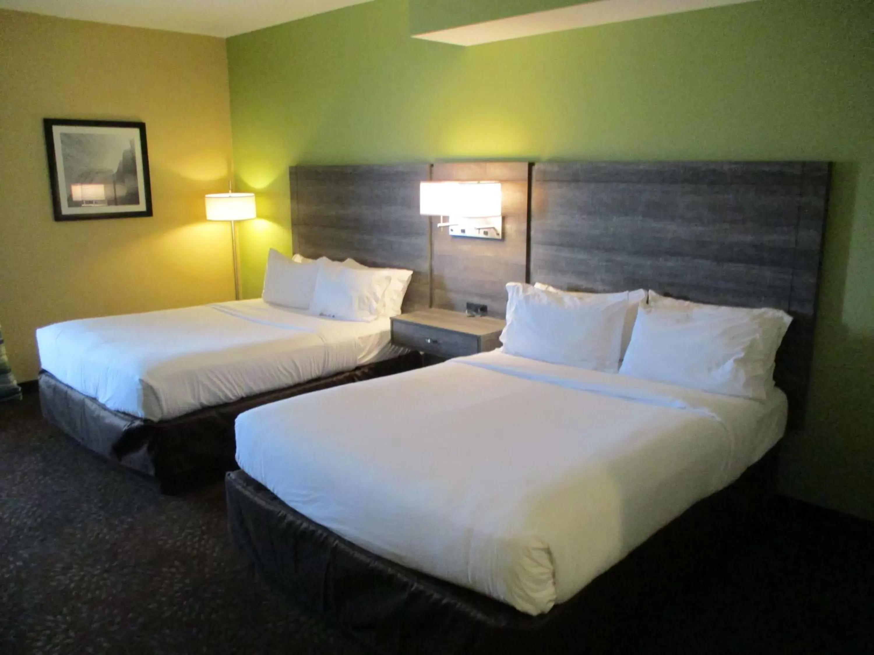 Photo of the whole room, Bed in Best Western Warrensburg Inn