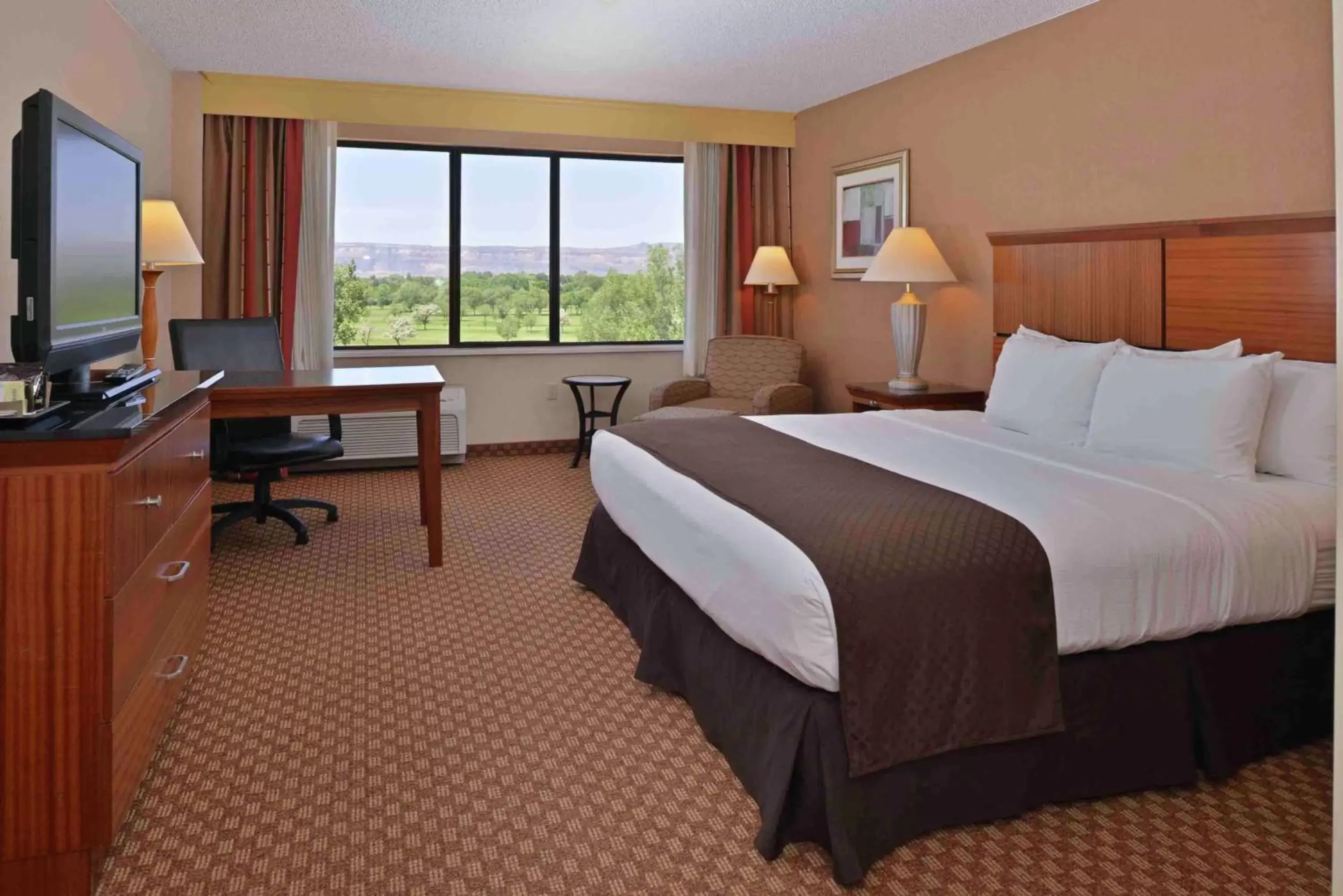 Bed in DoubleTree by Hilton Grand Junction