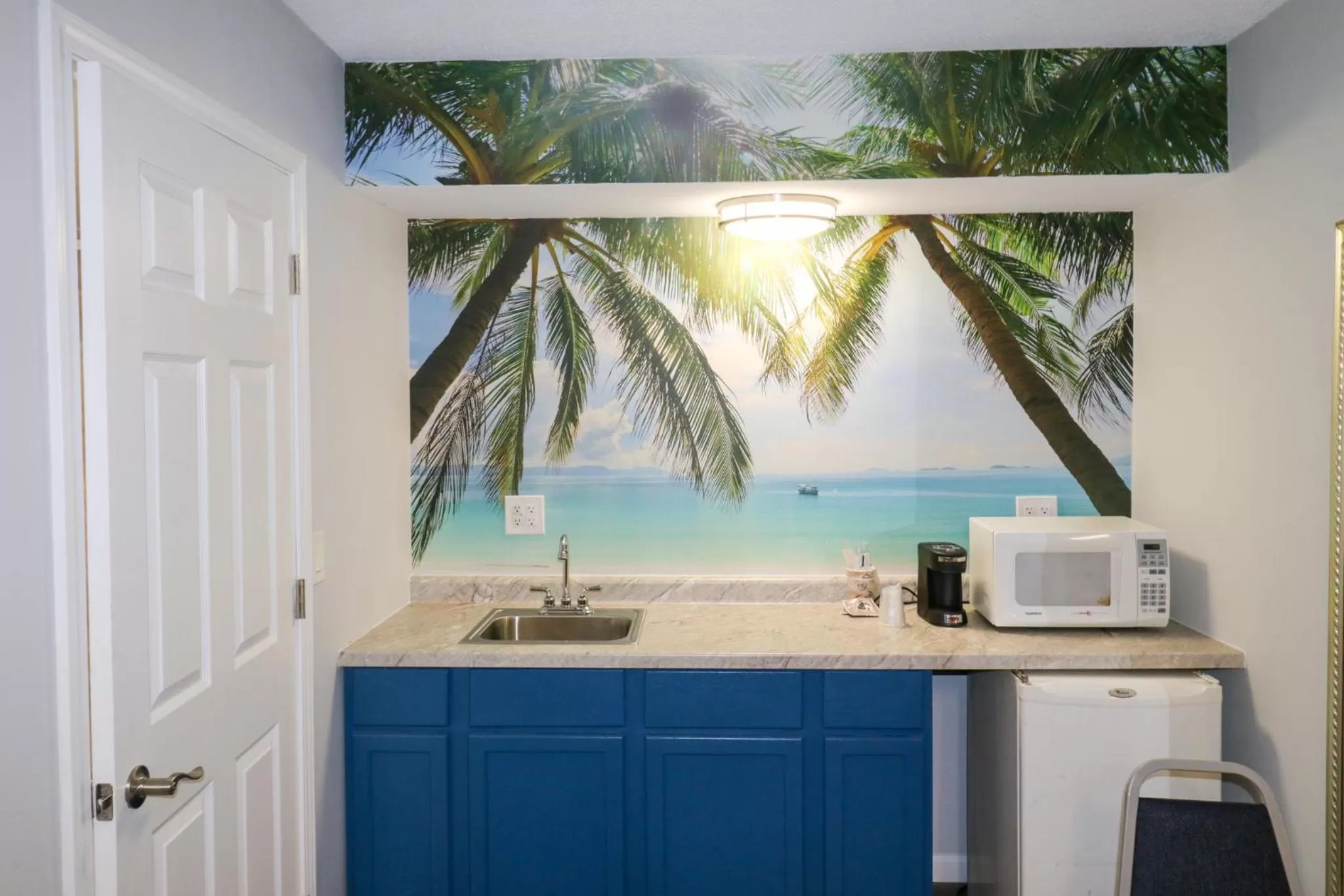 Kitchen or kitchenette in Envi Boutique Hotel Henderson-Evansville South