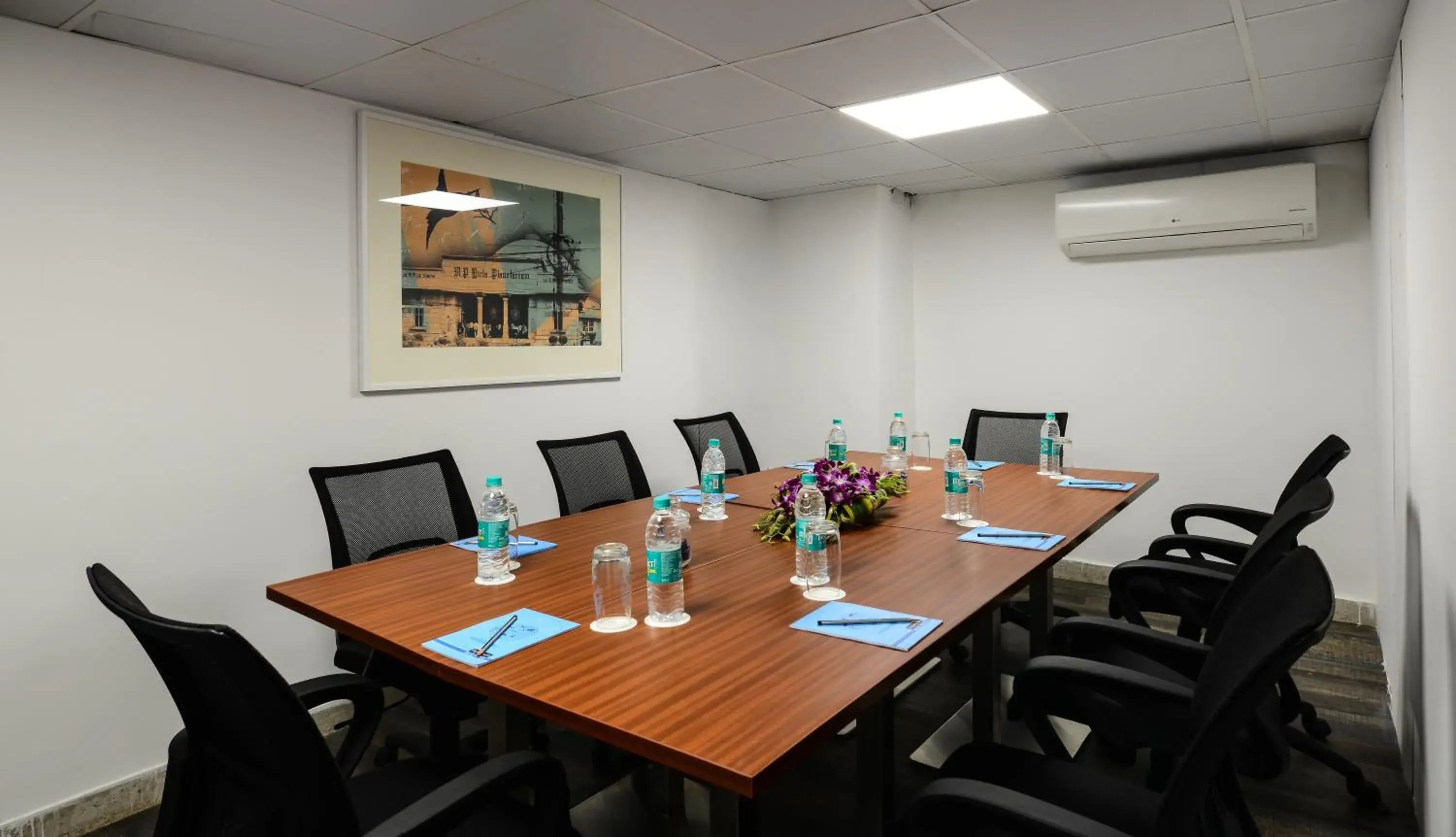 Business facilities in Howard Johnson Kolkata