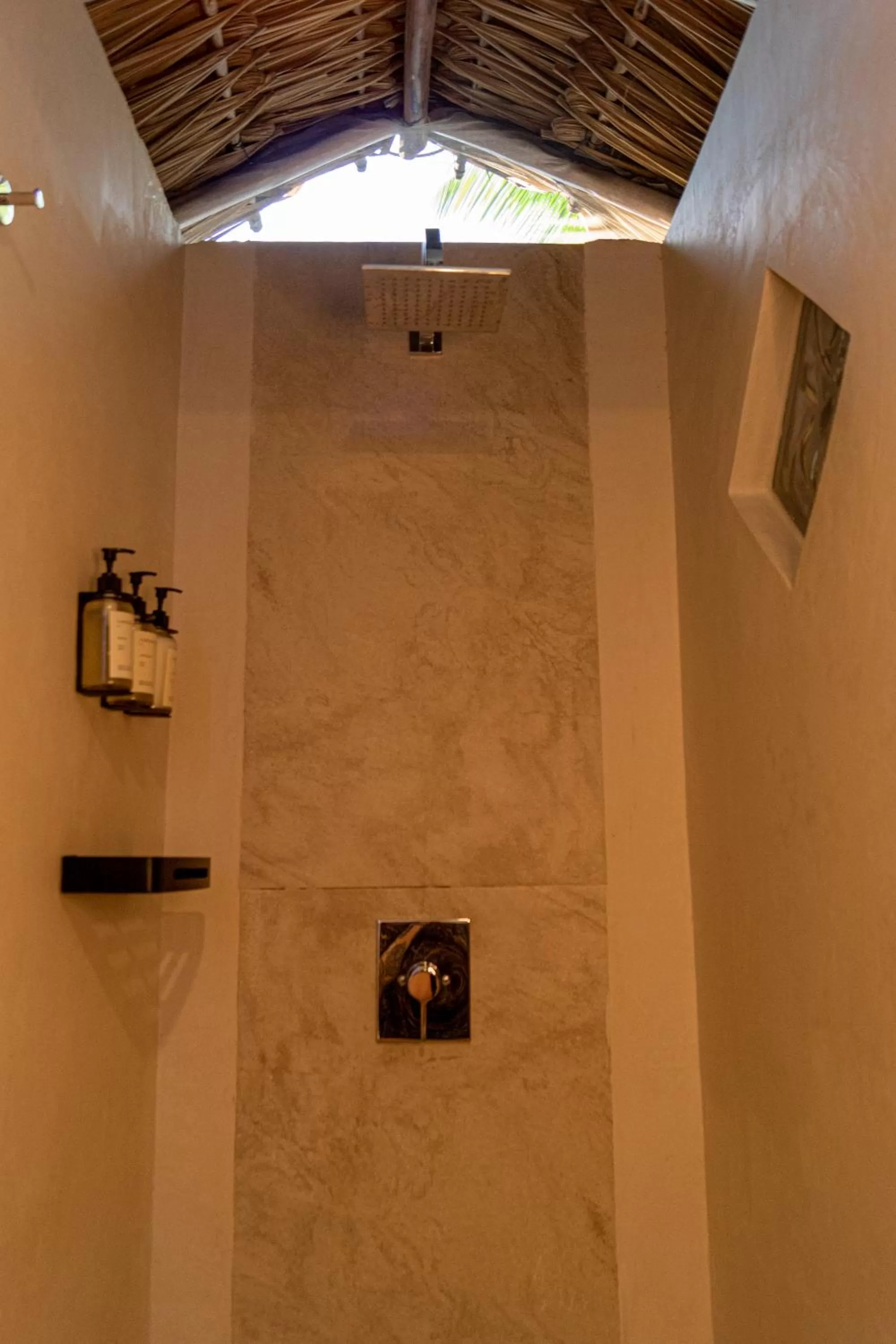 Shower in Hotel Circulo Bacalar