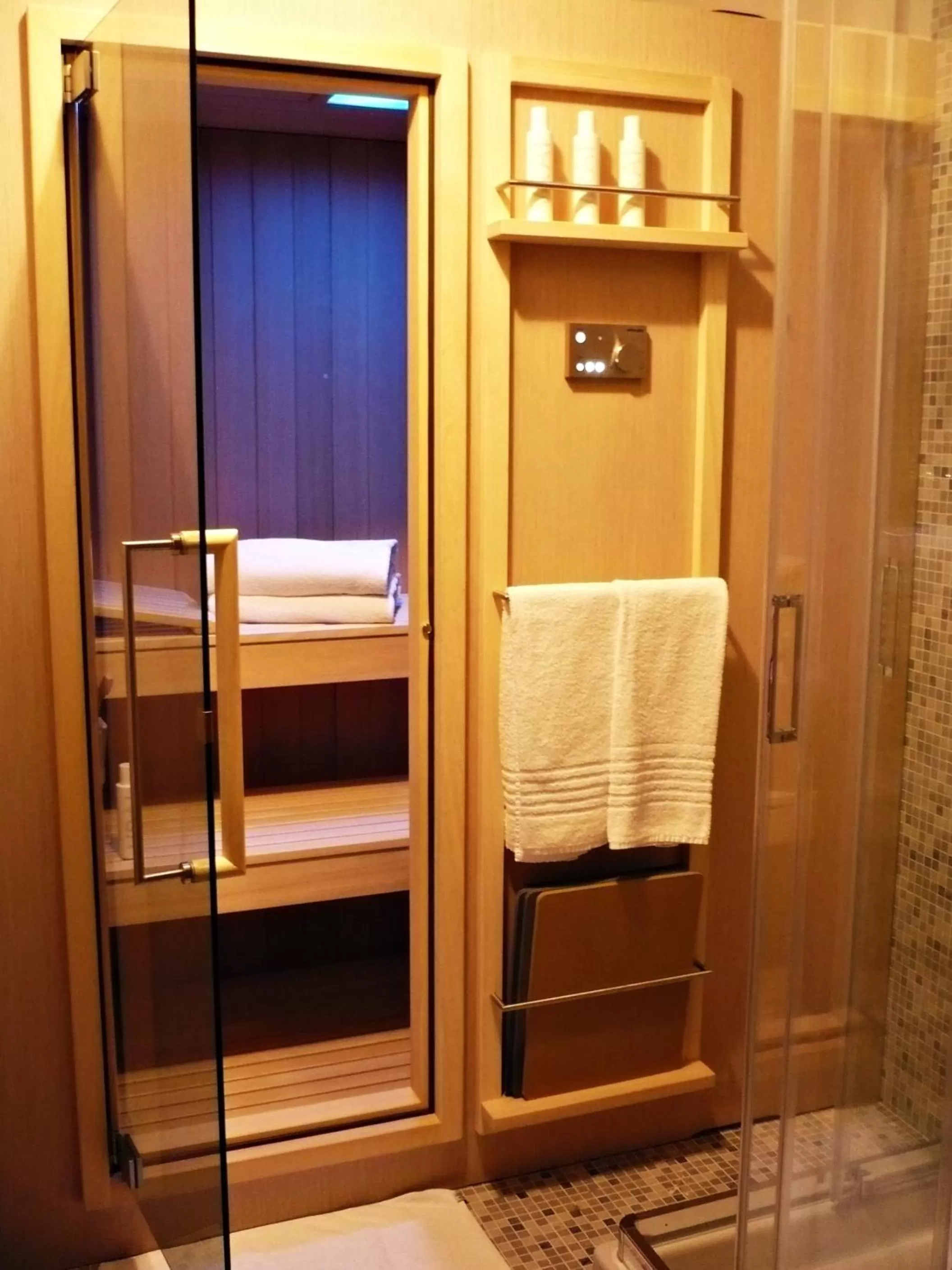 Sauna, Bed in Hotel Liassidi Palace