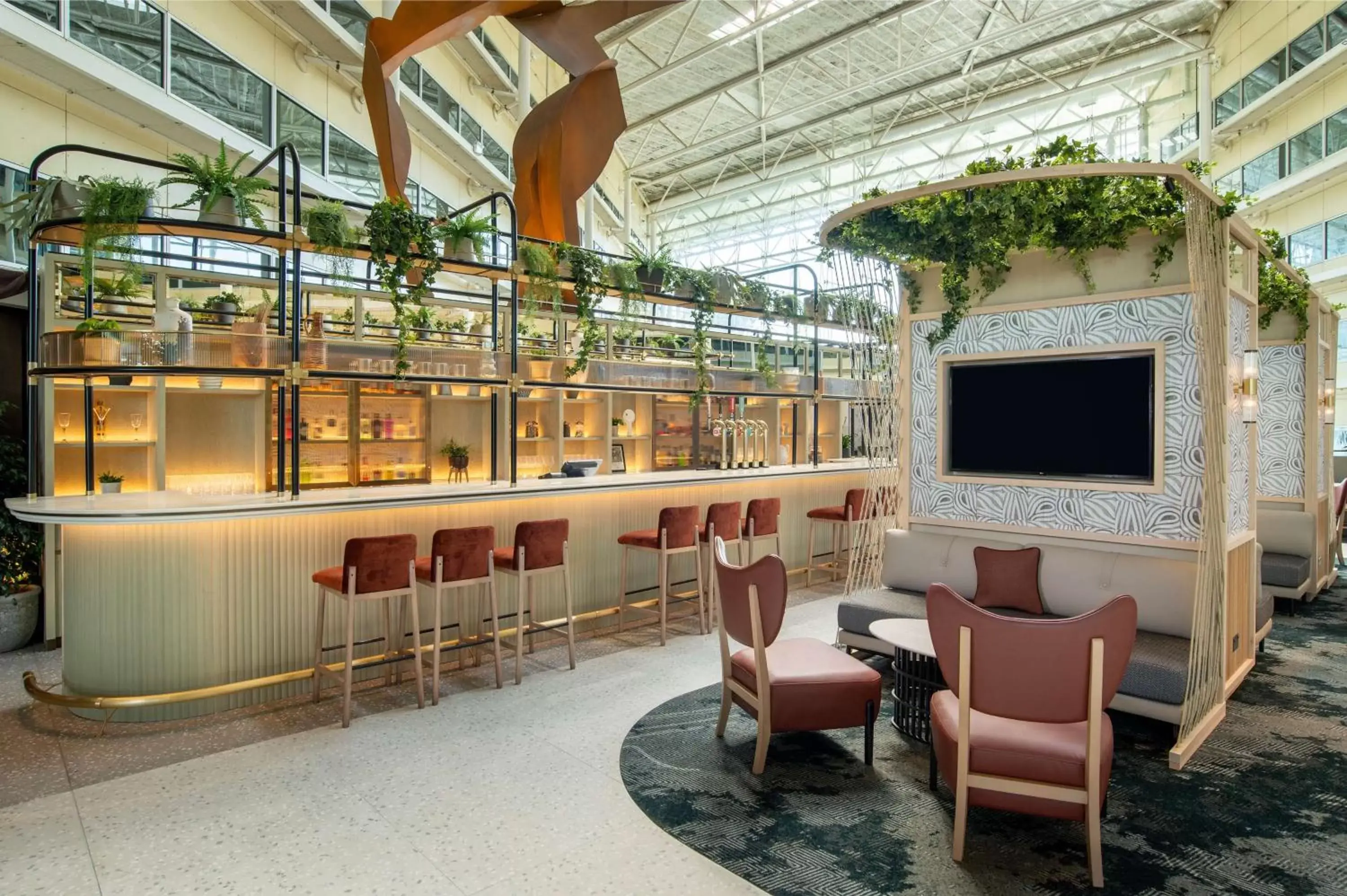 Lounge or bar in Hilton London Heathrow Airport