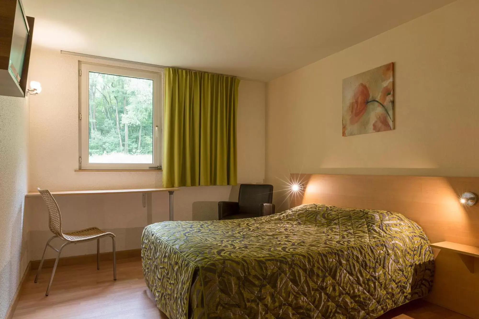 Photo of the whole room, Bed in The Originals City, Hôtel Aster, Saint-Avold Nord (Inter-Hotel)