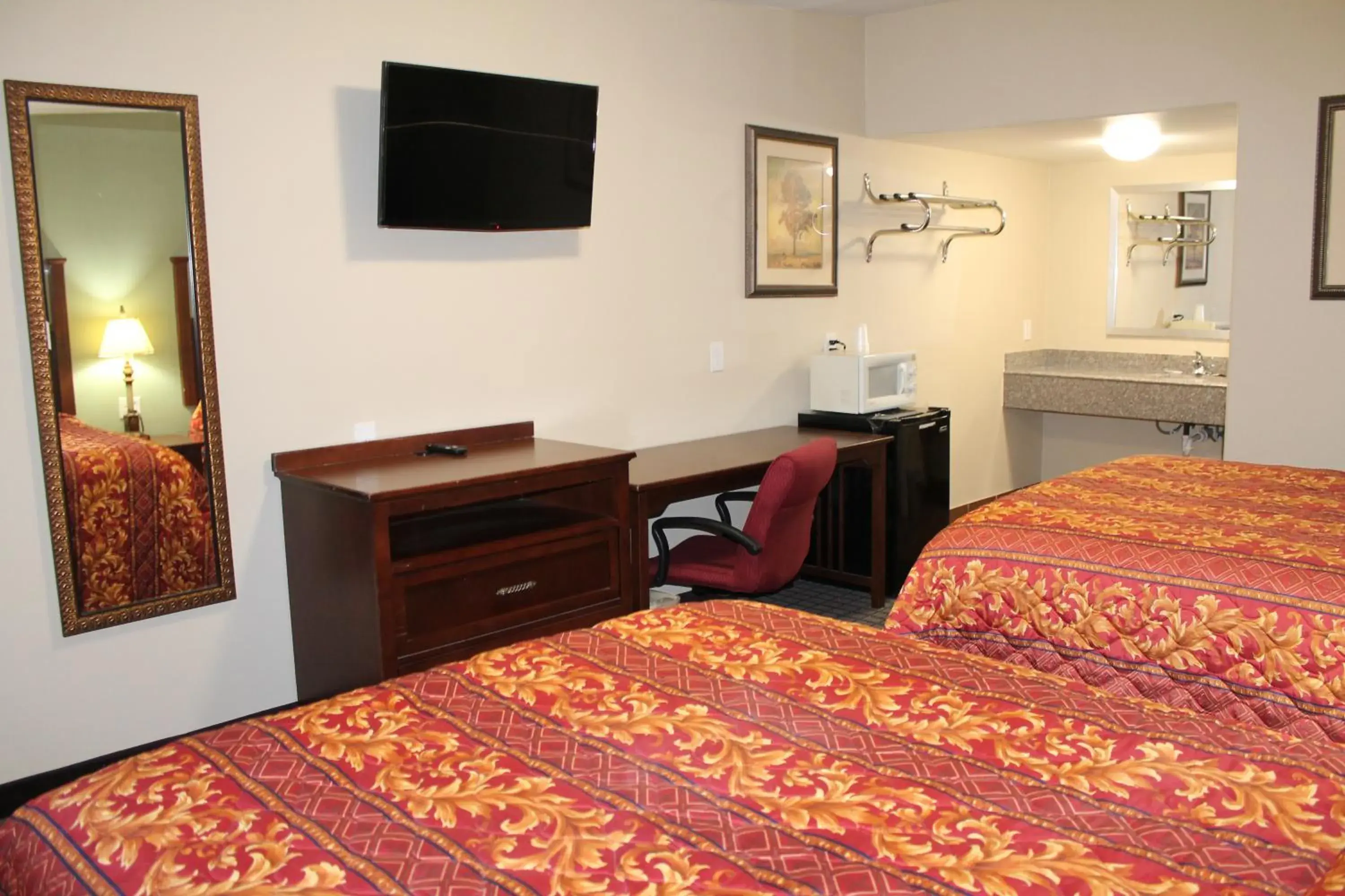 TV and multimedia, Bed in American Inn & Suites