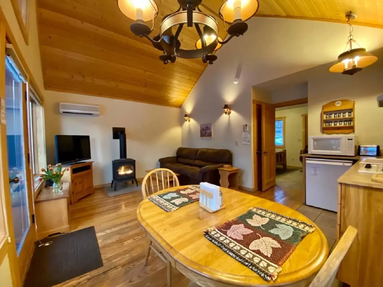 Dining Area in River's Edge Resort