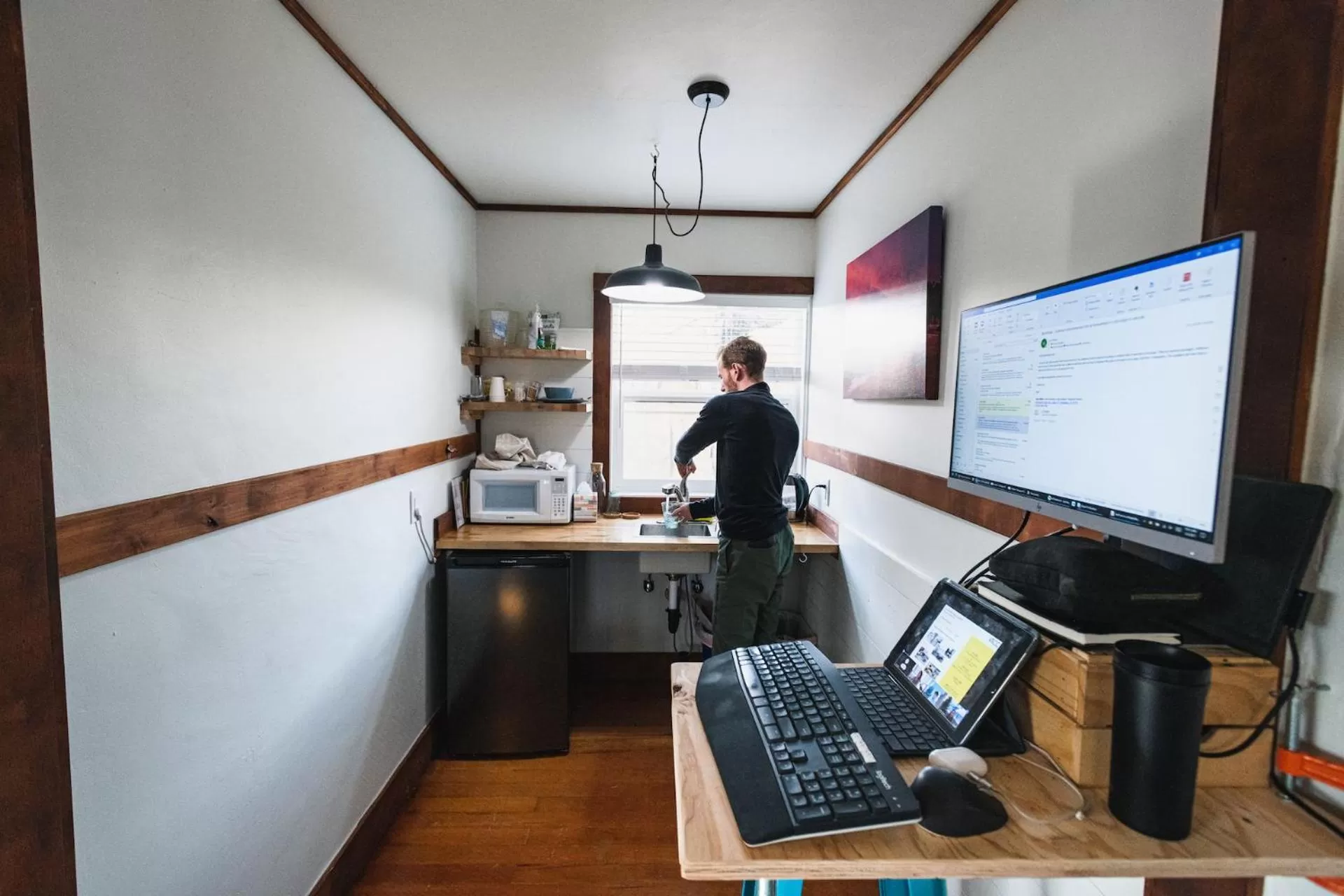 Kitchen or kitchenette in Left Coast Lodge - Pet Friendly