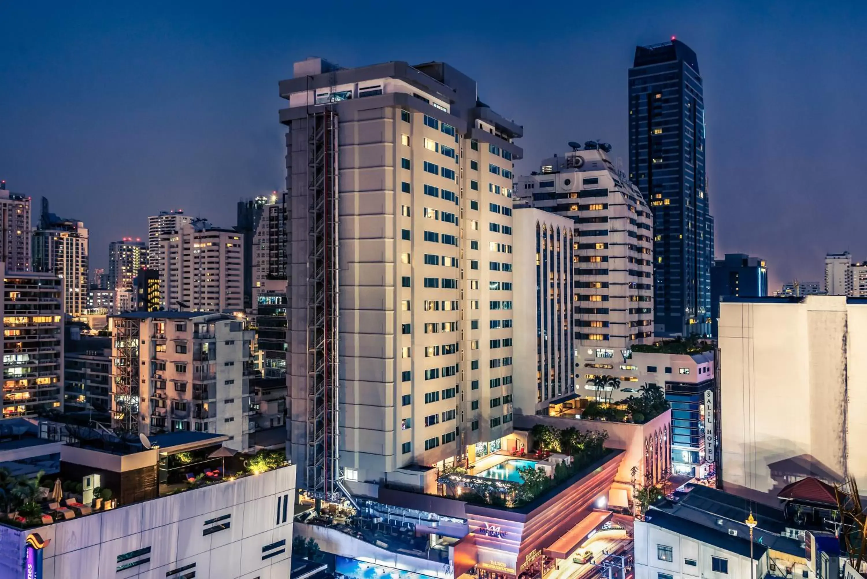 Property building in Mercure Bangkok Sukhumvit 11